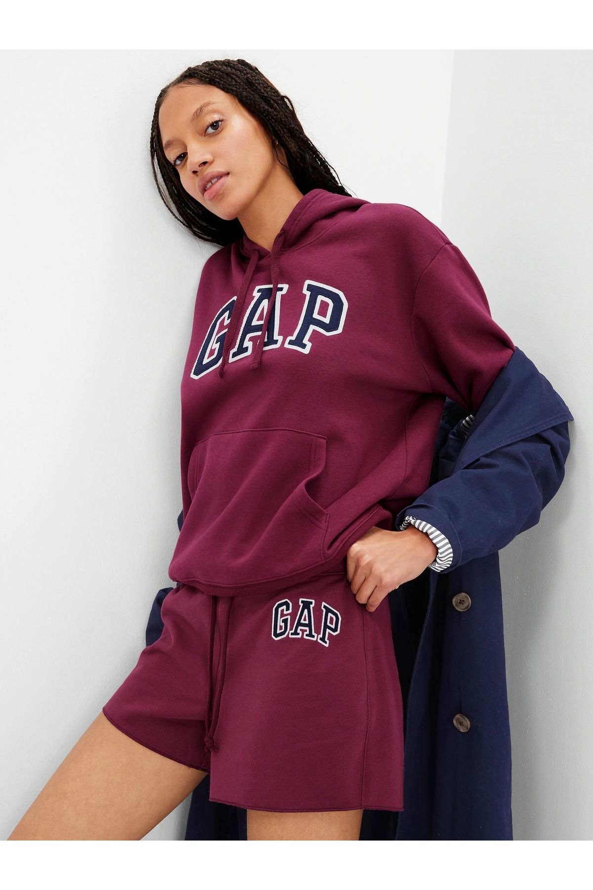 GAP Kadın Bordo Logo Kapüşonlu Fleece Sweatshirt