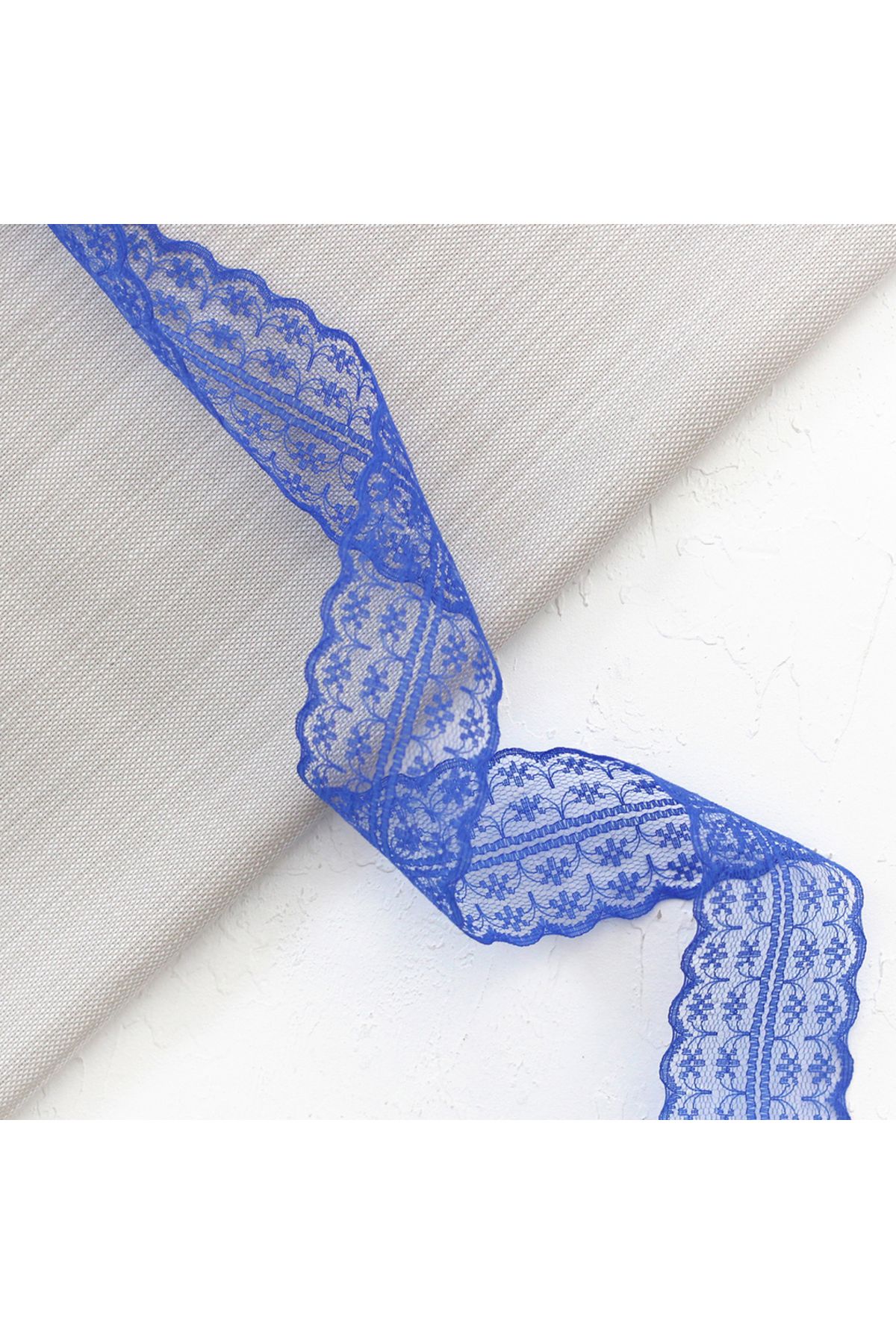 Bimotif Saks mavi renkli, 4.5 cm genişliğinde dantel şerit, 5 metre