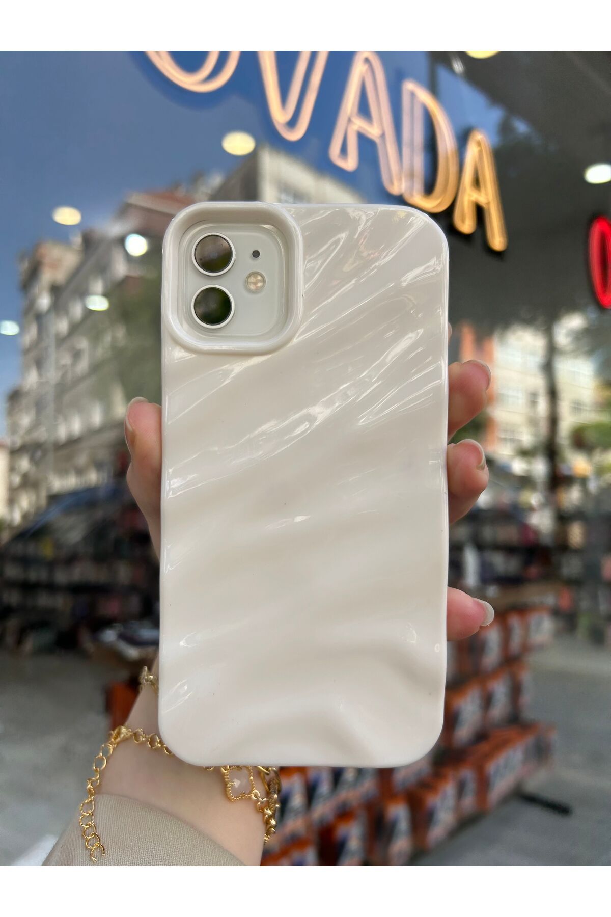 OVADA iPhone 11 Uyumlu Kamera Koruma Çıkıntılı Dalga Kabartmalı Kılıf