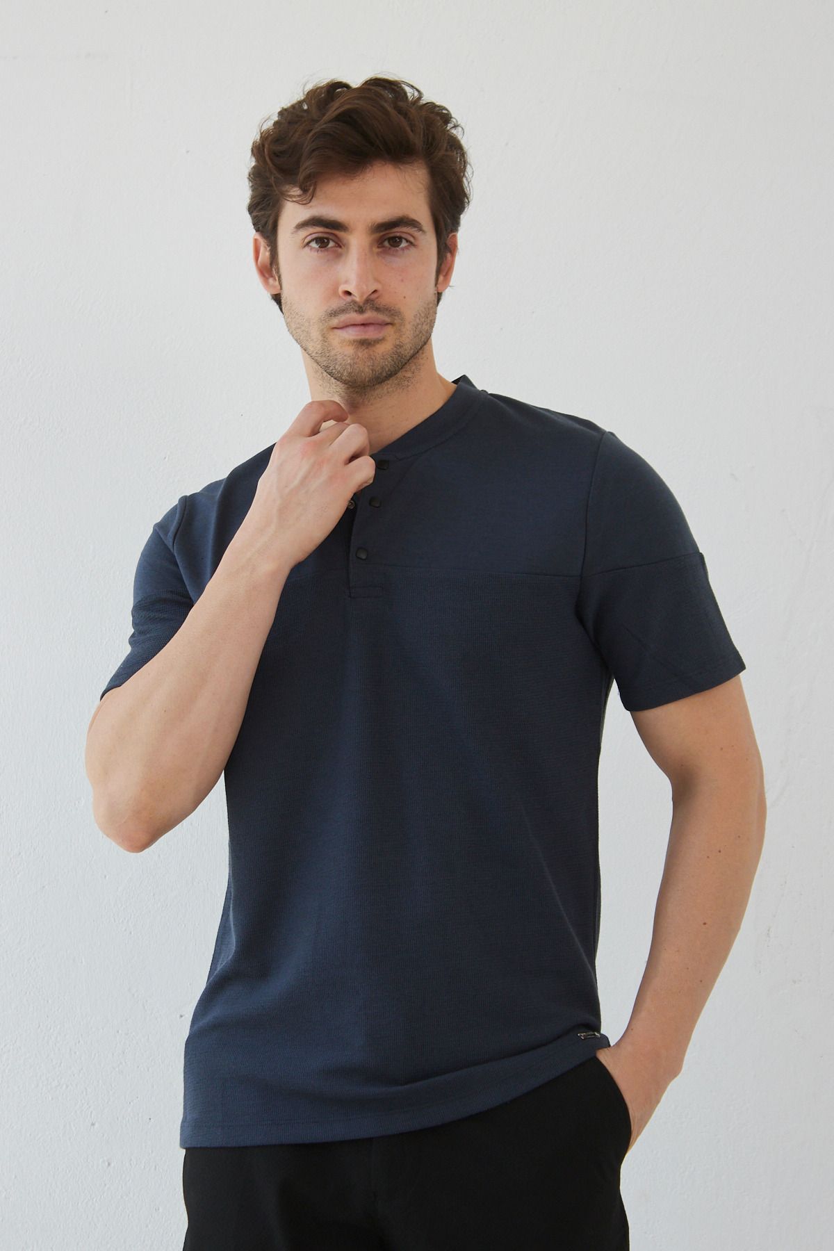 RAVANELLI Erkek Modern Slim Fit Hakim Yaka Çıt Çıtlı T-Shirt