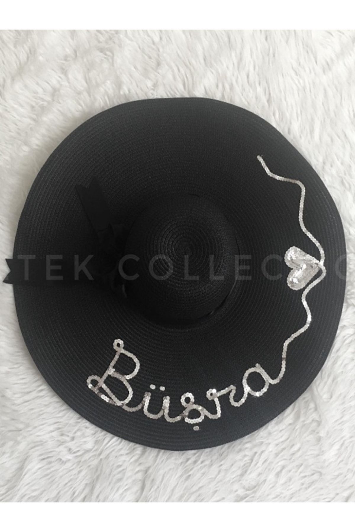 Petek Collection Kişiye Özel Tasarım Isimli Kalpli Siyah Hasır Şapka (YAZILACAK ISMİ SORU KISMINA BELİRTİNİZ)