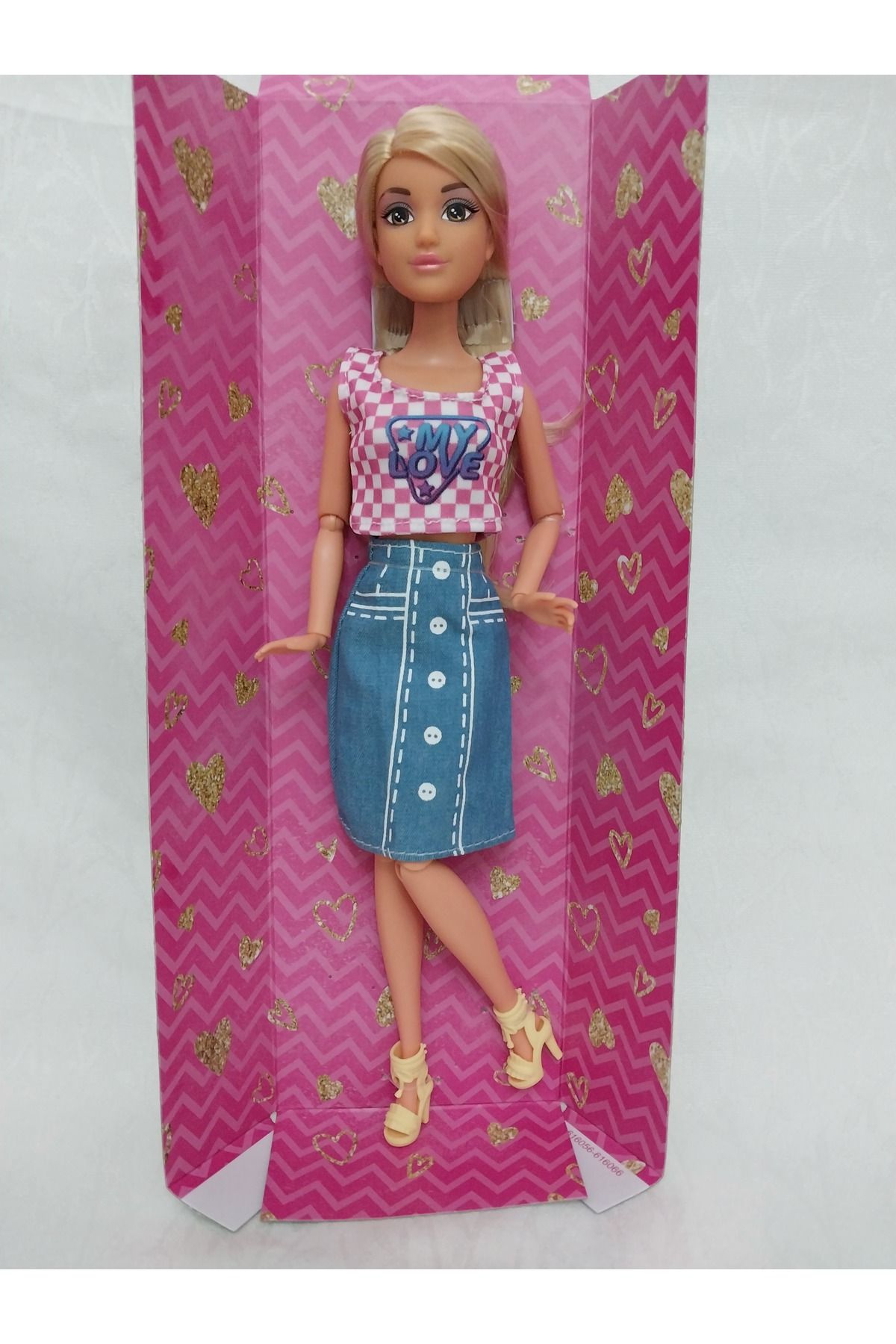 Halley Peluş Oyuncak Barbie Bebek Sarı Saçlı Pembe Bluz Mavi Kot Etek Detaylı Sarı Ayakkabı Aksesuarlı Eklemli 30 Cm