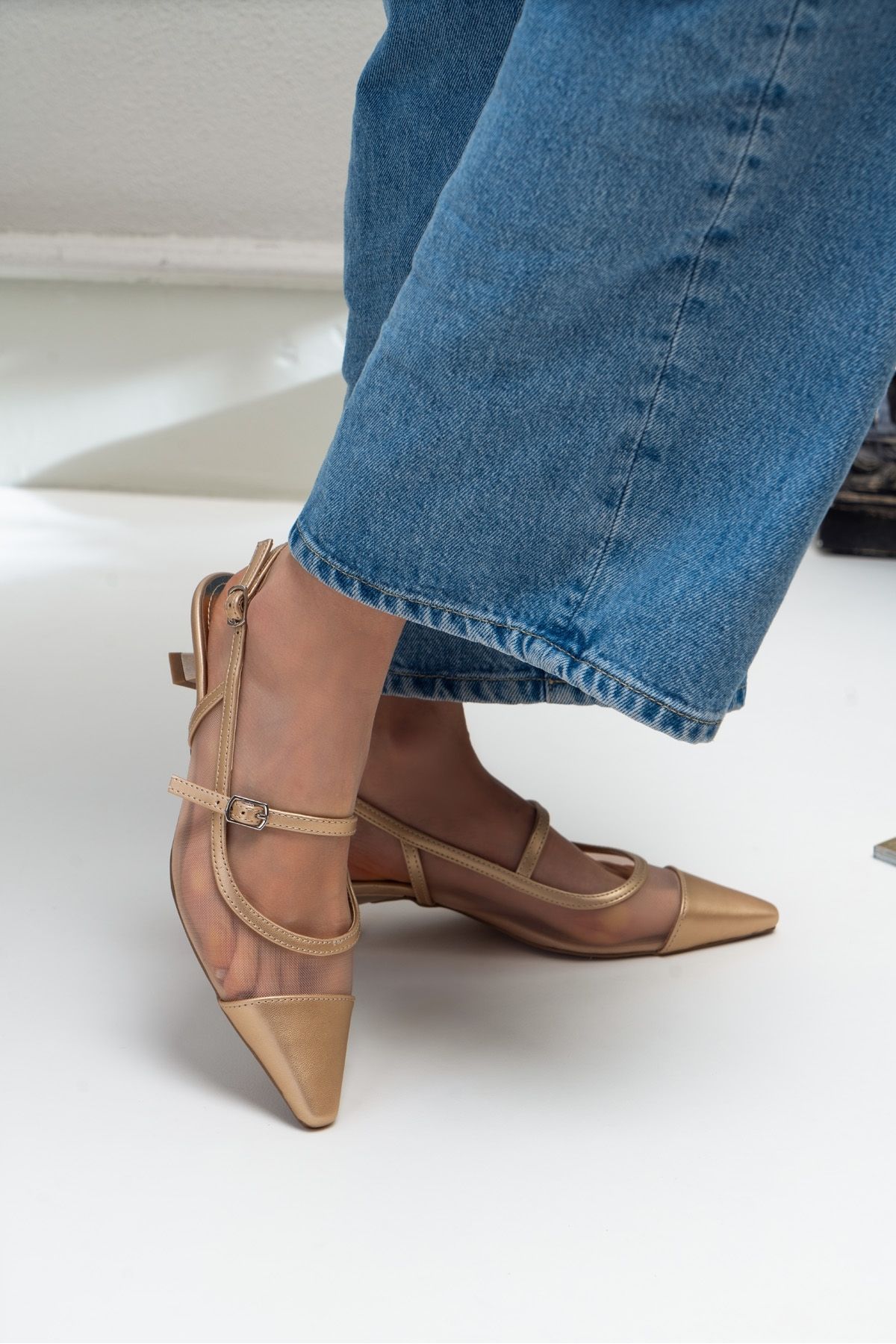 NİŞANTAŞI SHOES Tamsen Altın Metalik Kemer Detay Bilek Bağlı Kadın Topuklu Ayakkabı