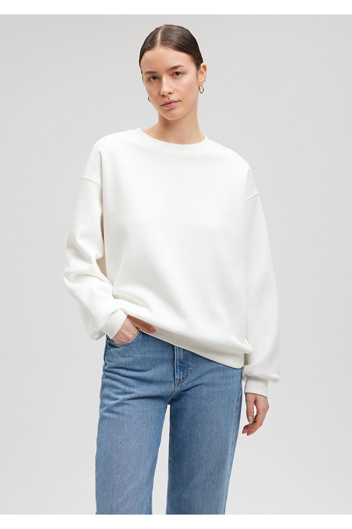 Mavi Bisiklet Yaka Beyaz Basic Sweatshirt 1610198-70057