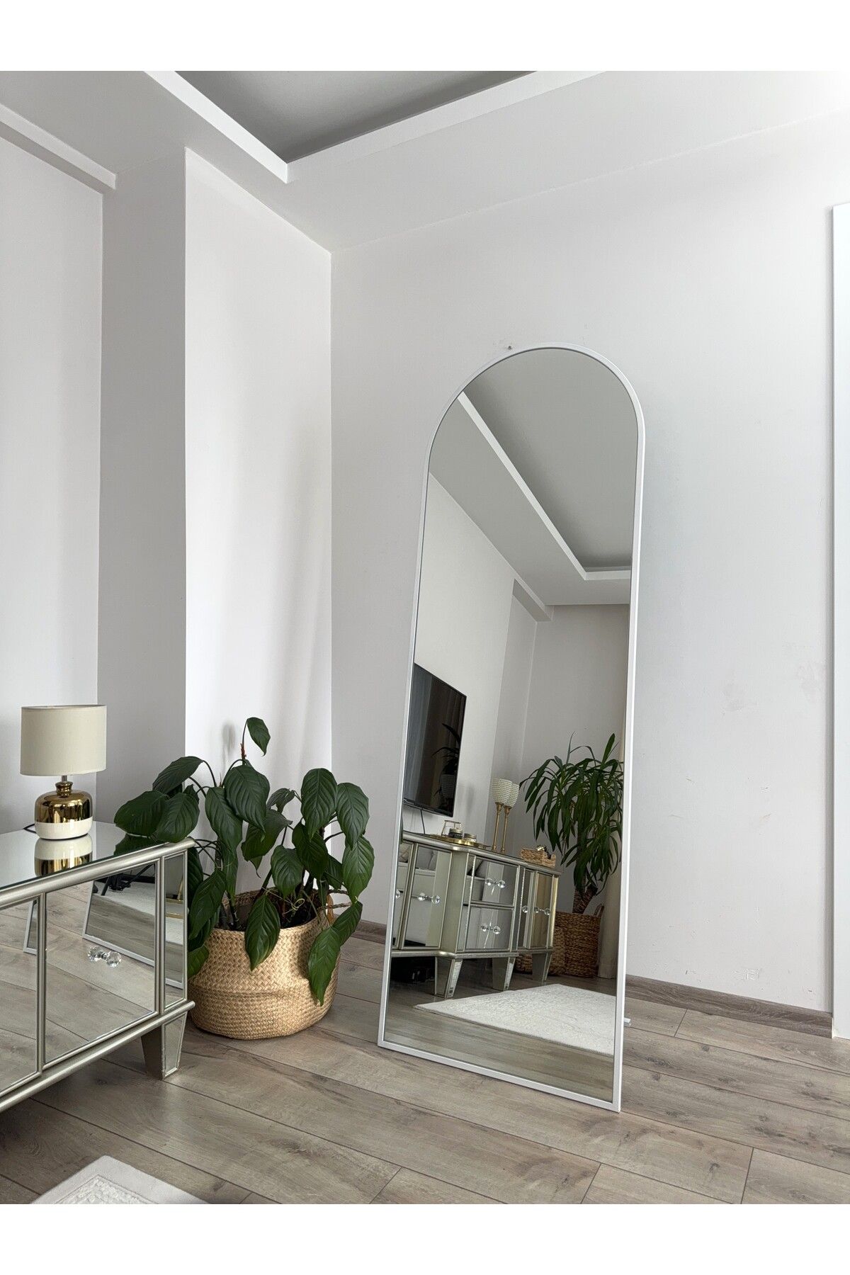 EFFE YAPI DEKOR Beyaz Metal Çerçeveli Ayaklı Oval Boy Aynası 180x60 Cm