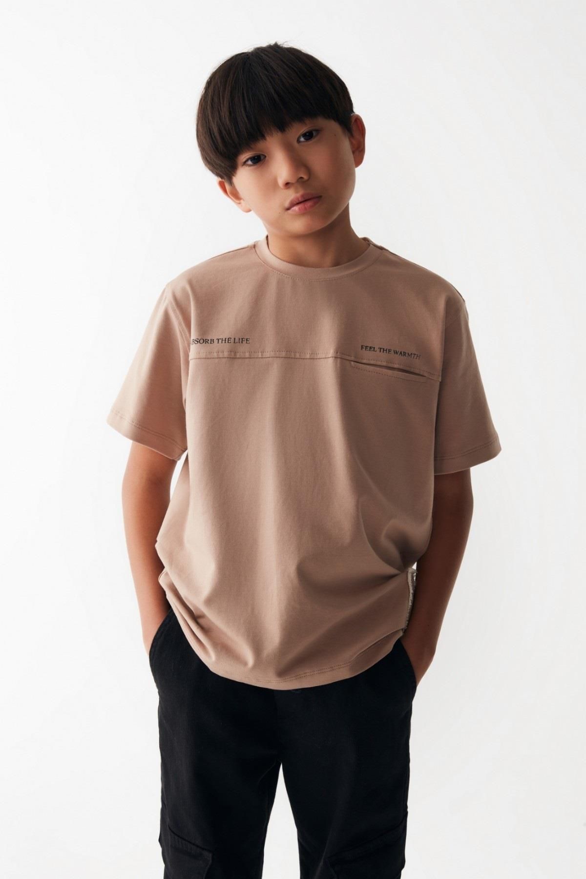 Nk Kids Erkek Çocuk 8-14 Yaş Sırt Baskılı Kısa Kol T-shirt 46319 Vizon