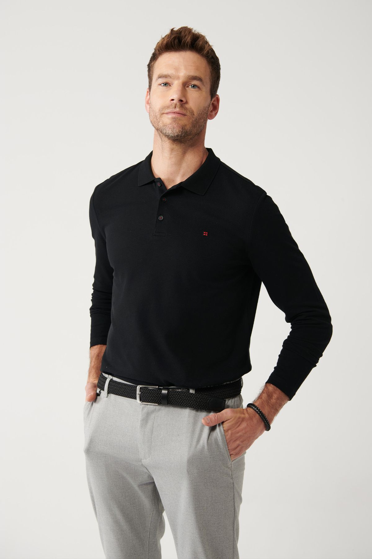Avva Erkek Siyah Sweatshirt 3 Düğmeli Polo Yaka %100 Pamuk Basic Regular Fit E001003
