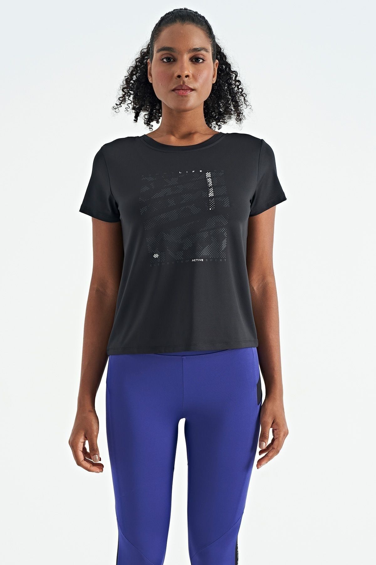 TOMMY LIFE Siyah Ön Baskılı Sırtı V Dekolteli Standart Kalıp Kısa Kollu Kadın Spor T-shirt - 97264