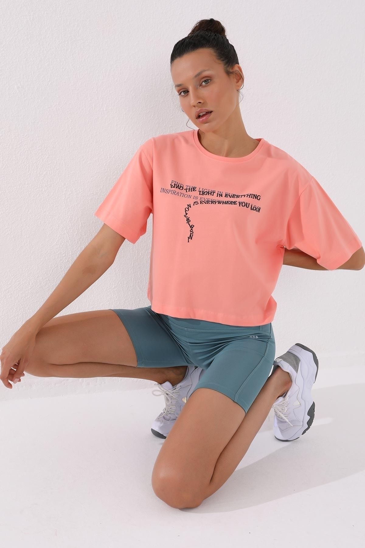 TOMMY LIFE Kadın Mercan Yazı Baskılı Kısa Oversize O Yaka T-shirt - 97135