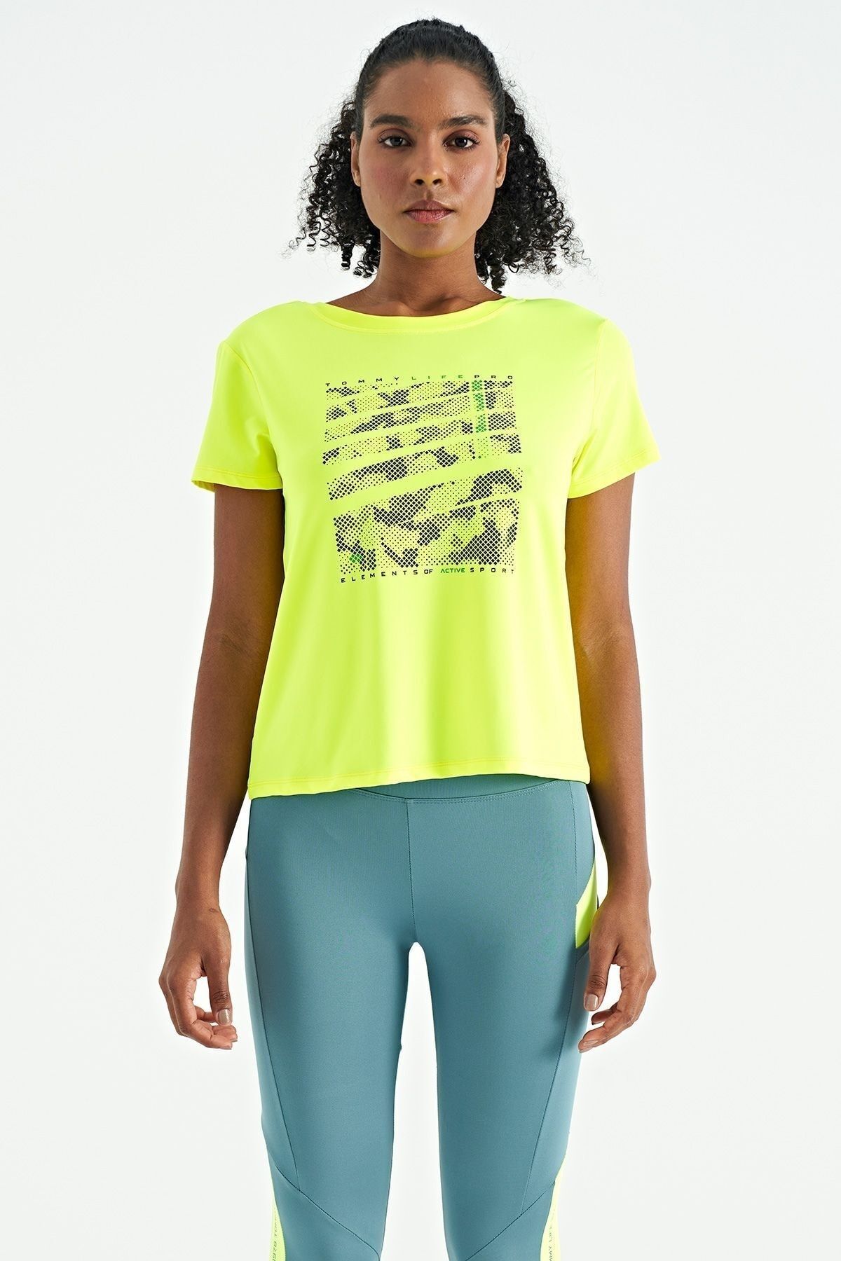 TOMMY LIFE Neon Sarı Ön Baskılı Sırtı V Dekolteli Standart Kalıp Kısa Kollu Kadın Spor T-shirt - 97264