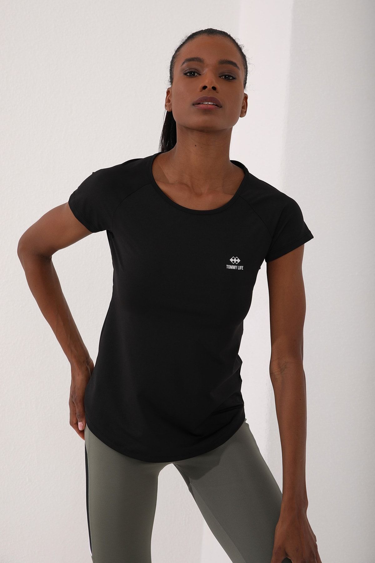 TOMMY LIFE Siyah Kadın Sırt Pencereli Kısa Kol Standart Kalıp O Yaka T-shirt - 97101