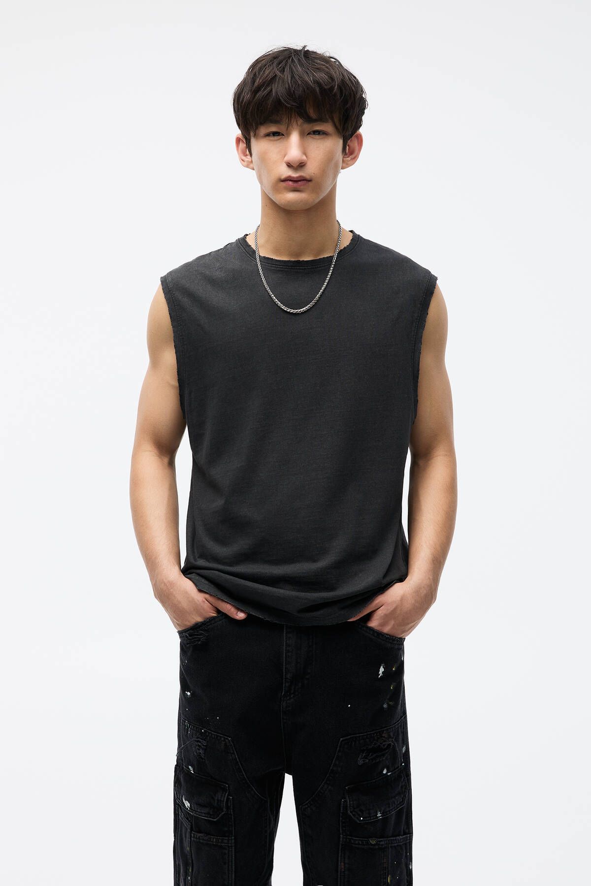 Pull & Bear Solmuş görünümlü oversize kolsuz t-shirt