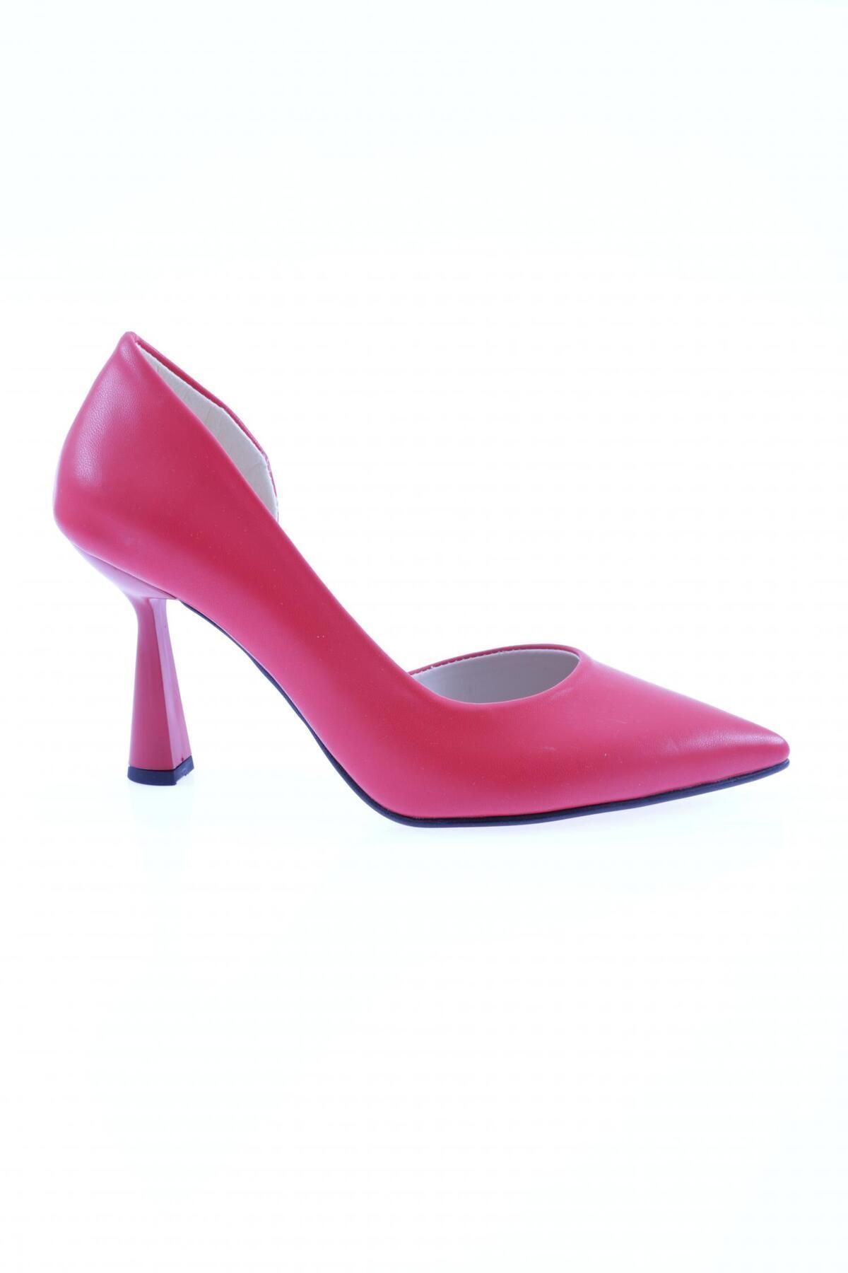 Dgn 1300-23y Kadın Sivri Burun Ince Topuklu Ayakkabı Kırmızı