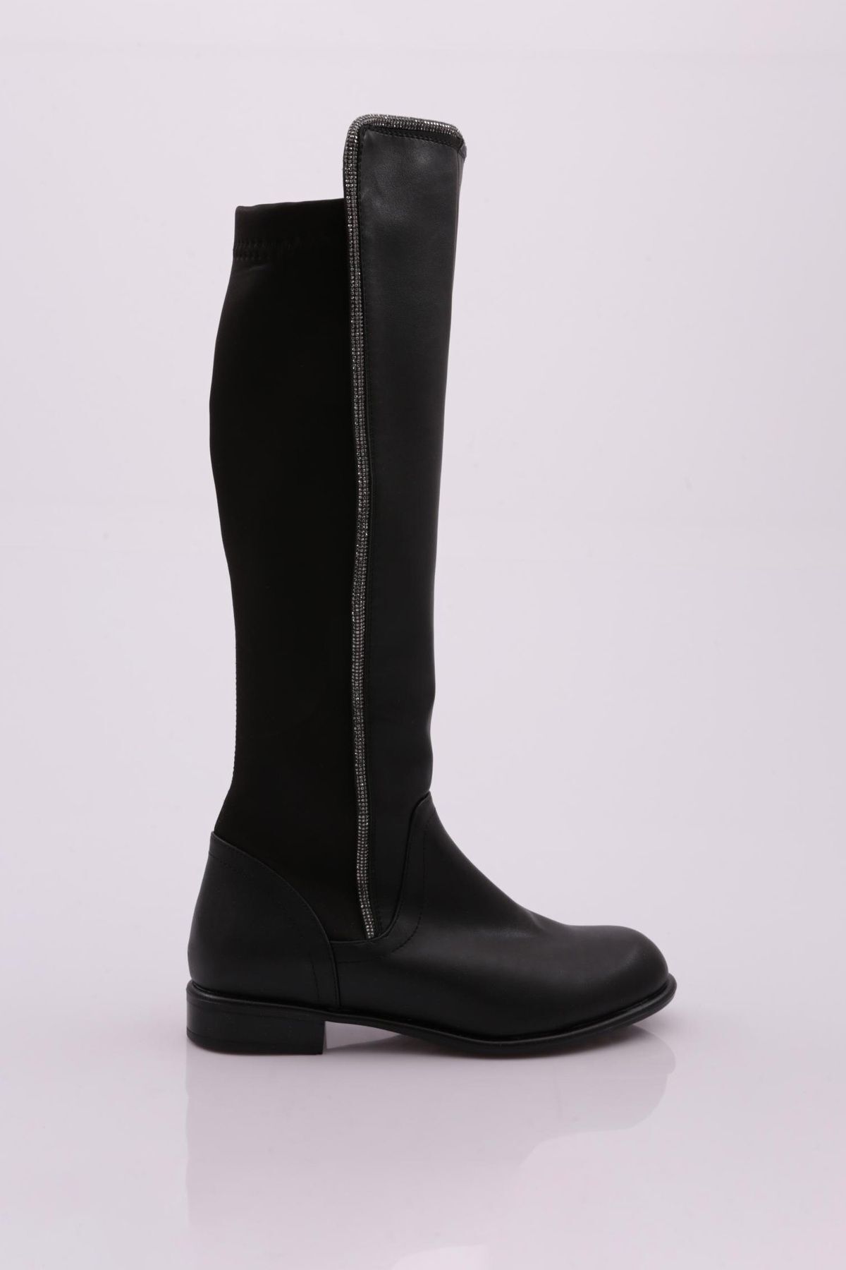 Dgn 508-22k Kadın Arkası Stretch Yan Taşlı Şerit Knee High Flats Çizme Siyah