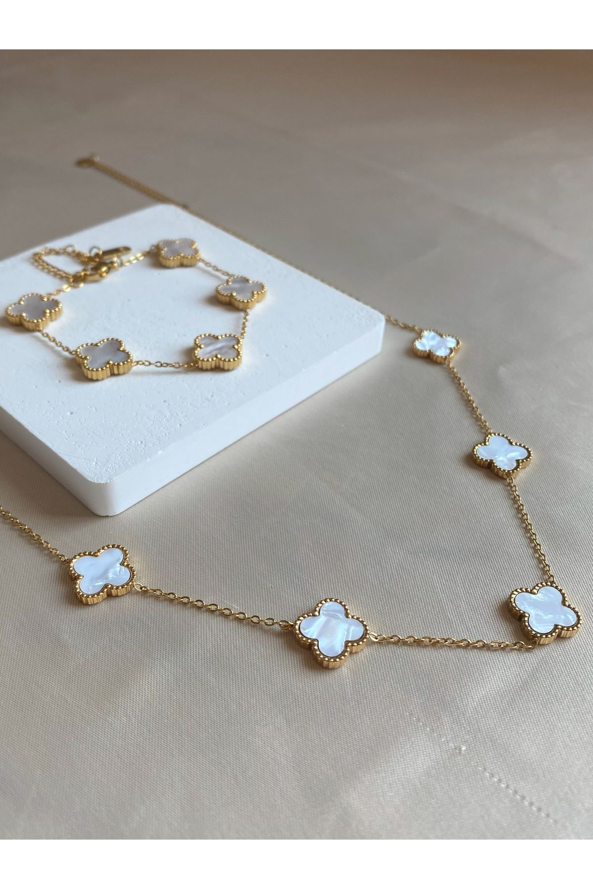 Inure Jewelry Matchless Van Cleef Beyaz Sedef Taşlı Gold Yonca Model Çelik (KOLYE & BİLEKLİK) 2'li Set