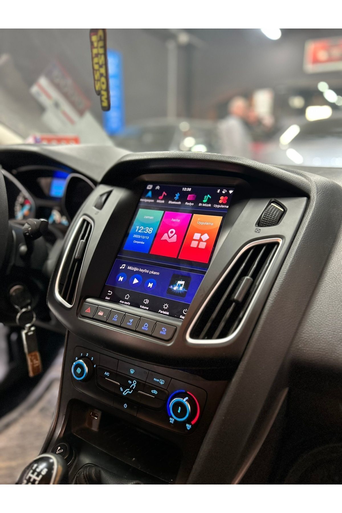 Custom Pluss Ford Focus Tesla 3-4 Çerçeveli Android 12 Multimedya Carplay 2gb Ram 32gb Hdd Navigasyon Ekran