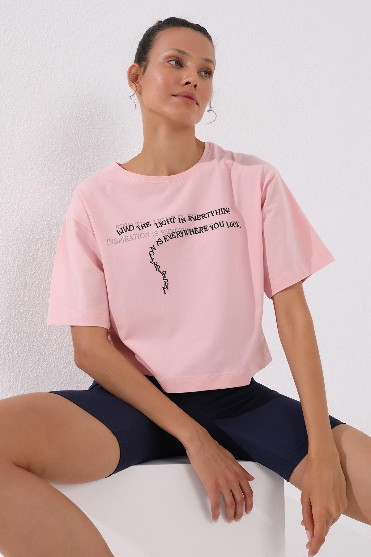TOMMY LIFE Kadın Yazı Baskılı Kısa Oversize O Yaka T-shirt - 97135