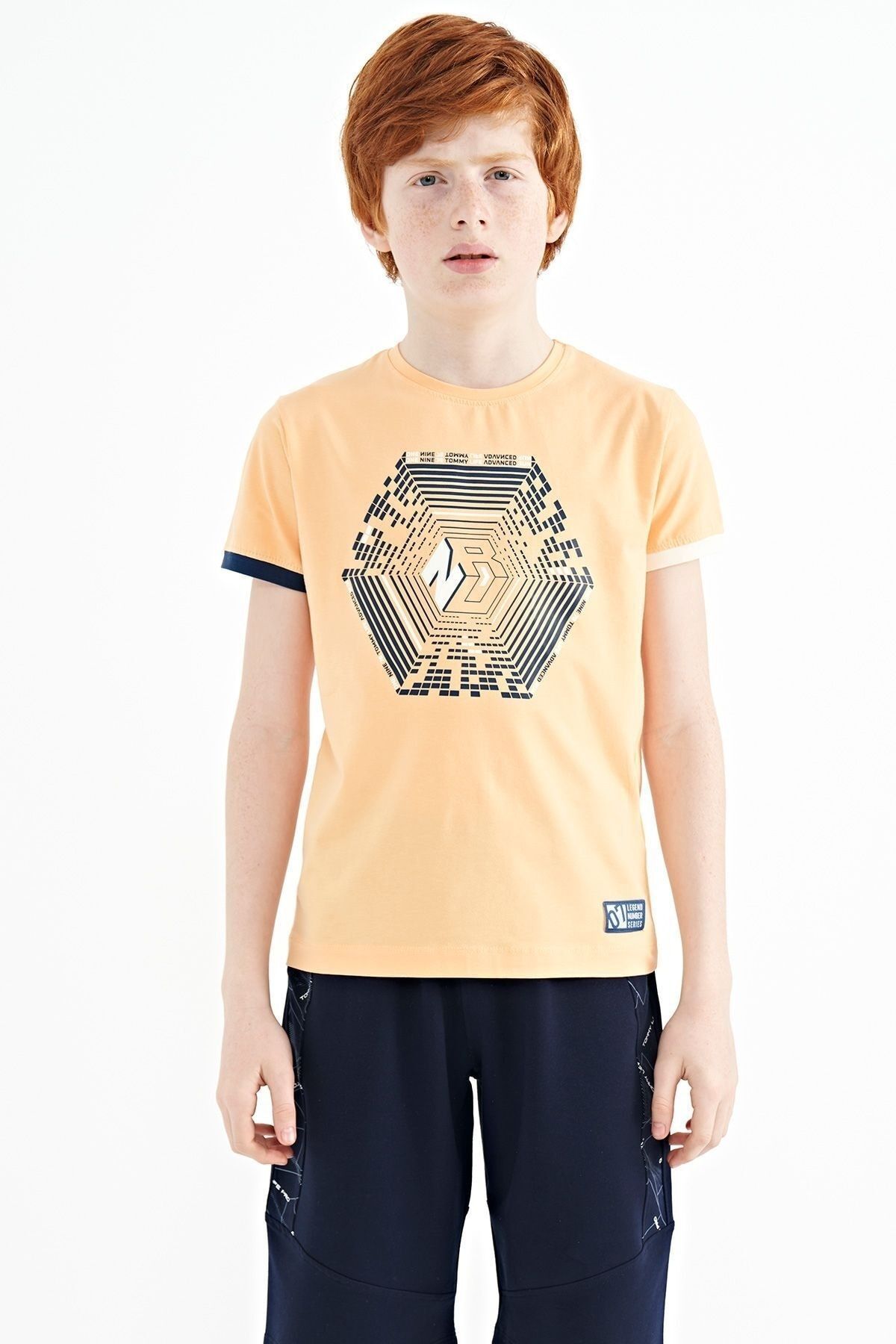 TOMMY LIFE Kavun Içi Kol Ucu Renkli Detaylı Baskılı Standart Kalıp Erkek Çocuk T-shirt - 11156