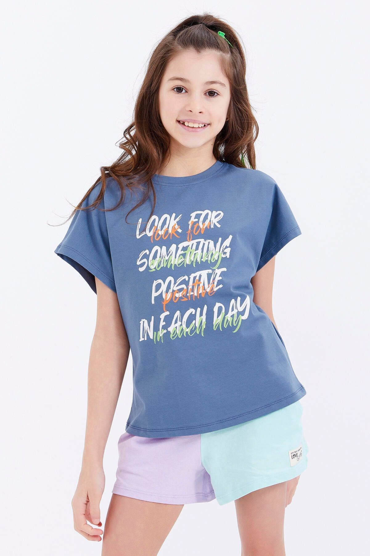 TOMMY LIFE Petrol Oversize Renkli Yazı Baskılı O Yaka Kız Çocuk T-shirt - 75029