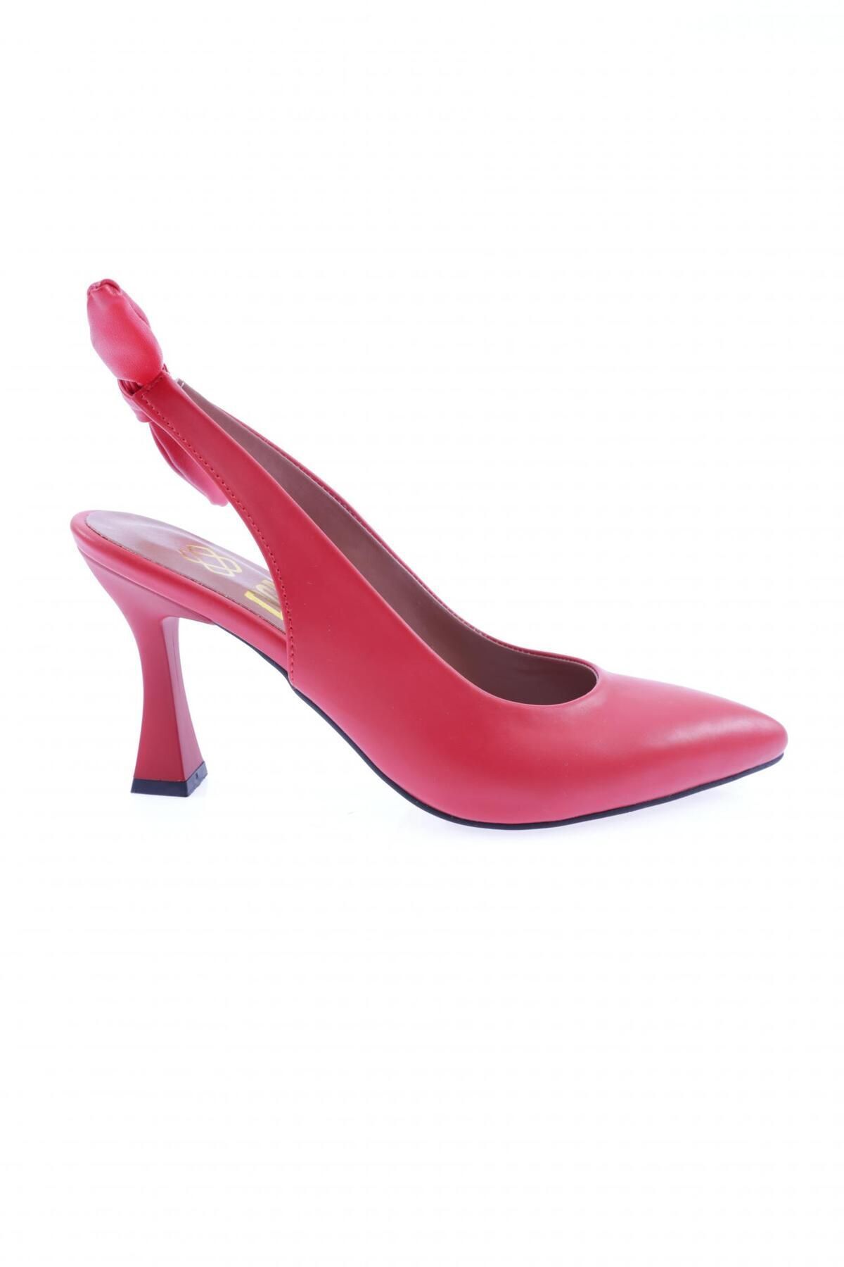 Dgn 701-22y Kadın Sivri Burun Parmak Dekolteli Bilekten Bağlamalı Topuklu Ayakkabı Kırmızı