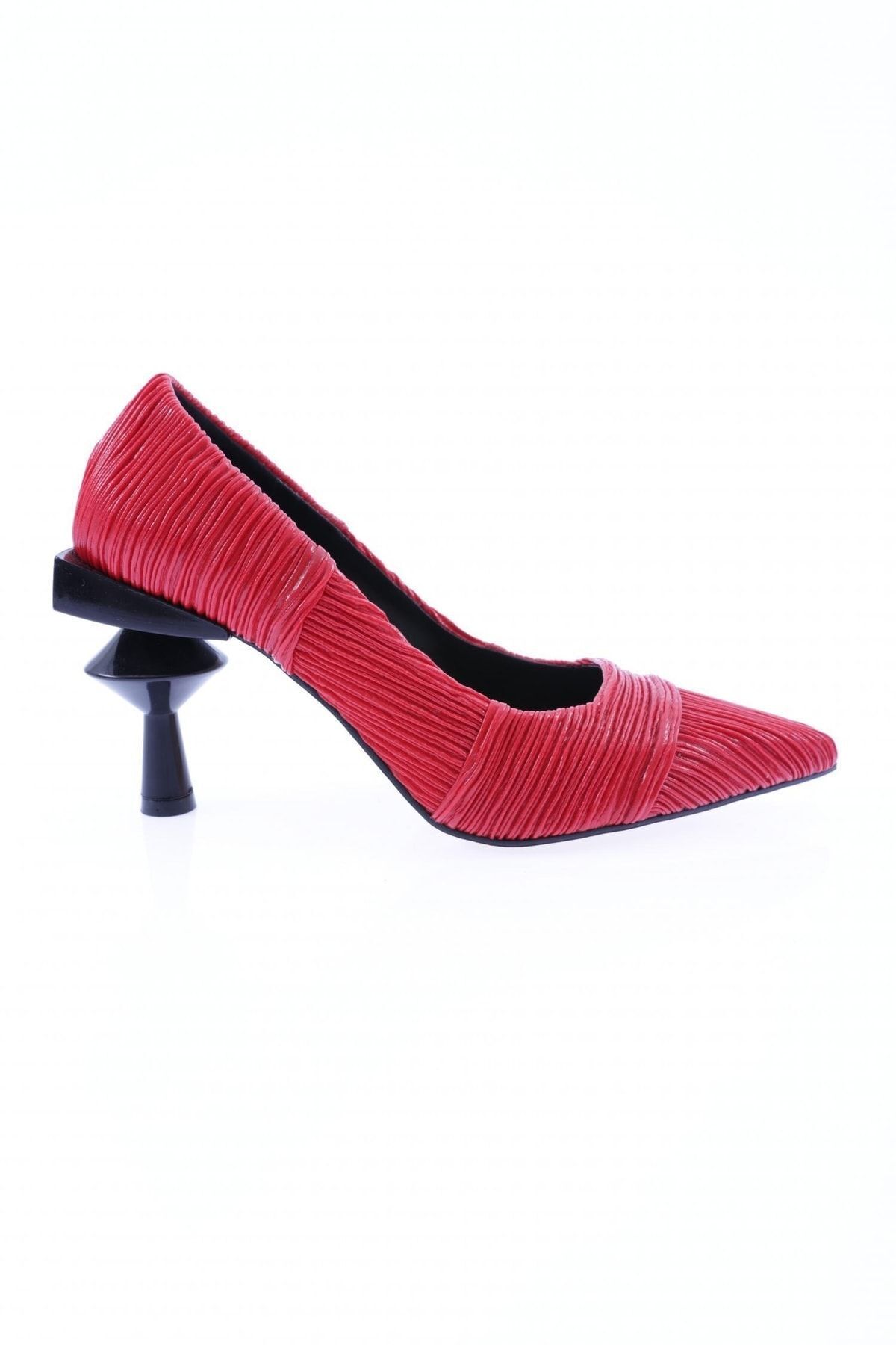 Dgn 1251 Kadın Sivri Burun Parmak Dekolteli Ökçeli Ince Topuklu Ayakkabı Kırmızı Kırışık
