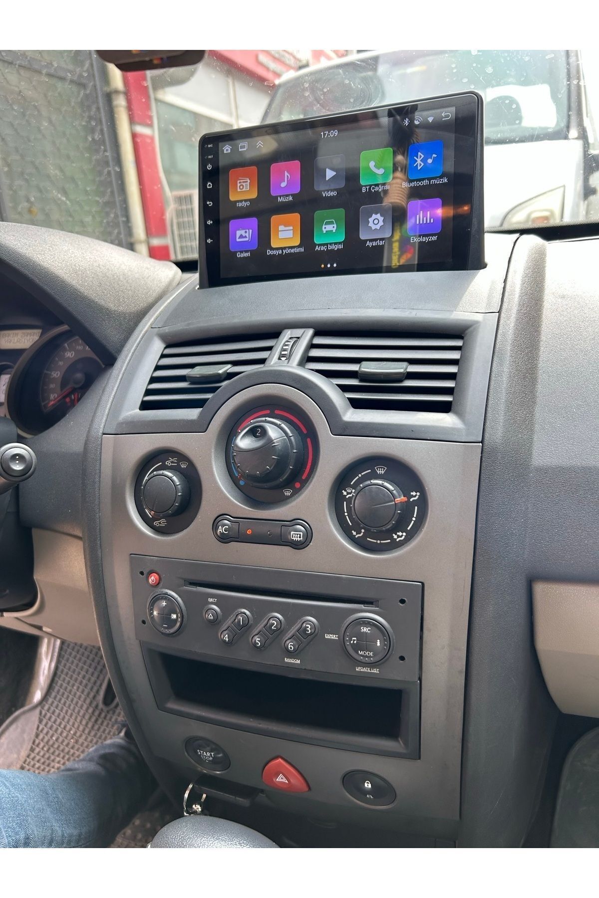 Custom Pluss Renault Megane 2 Çerçeveli Android 12 Multimedya Carplay 4gb Ram 64gb Hdd Navigasyon Ekran