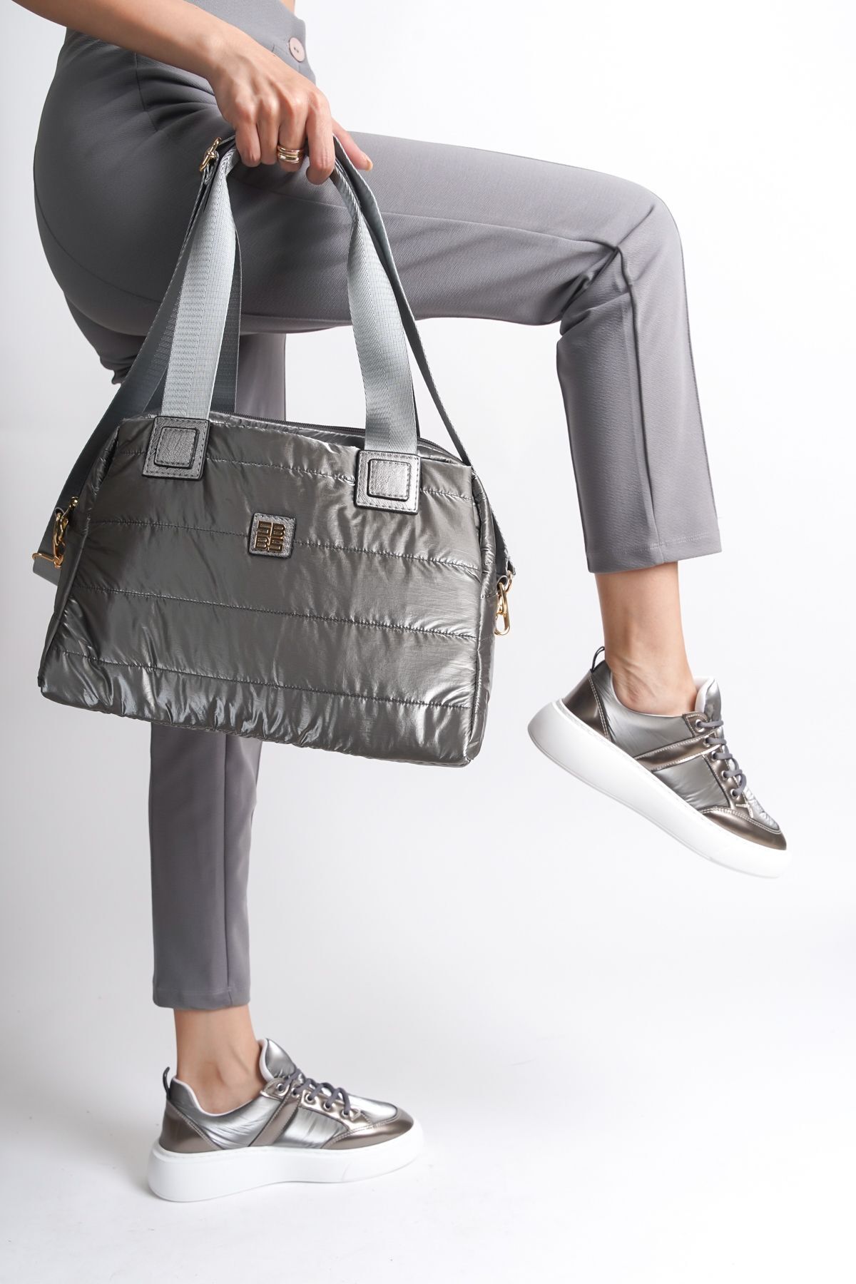 Redoxy Kadın Özel Tasarım Paraşüt Kumaşlı Parlak Detaylı Ayakkabı ve Çanta Kombini