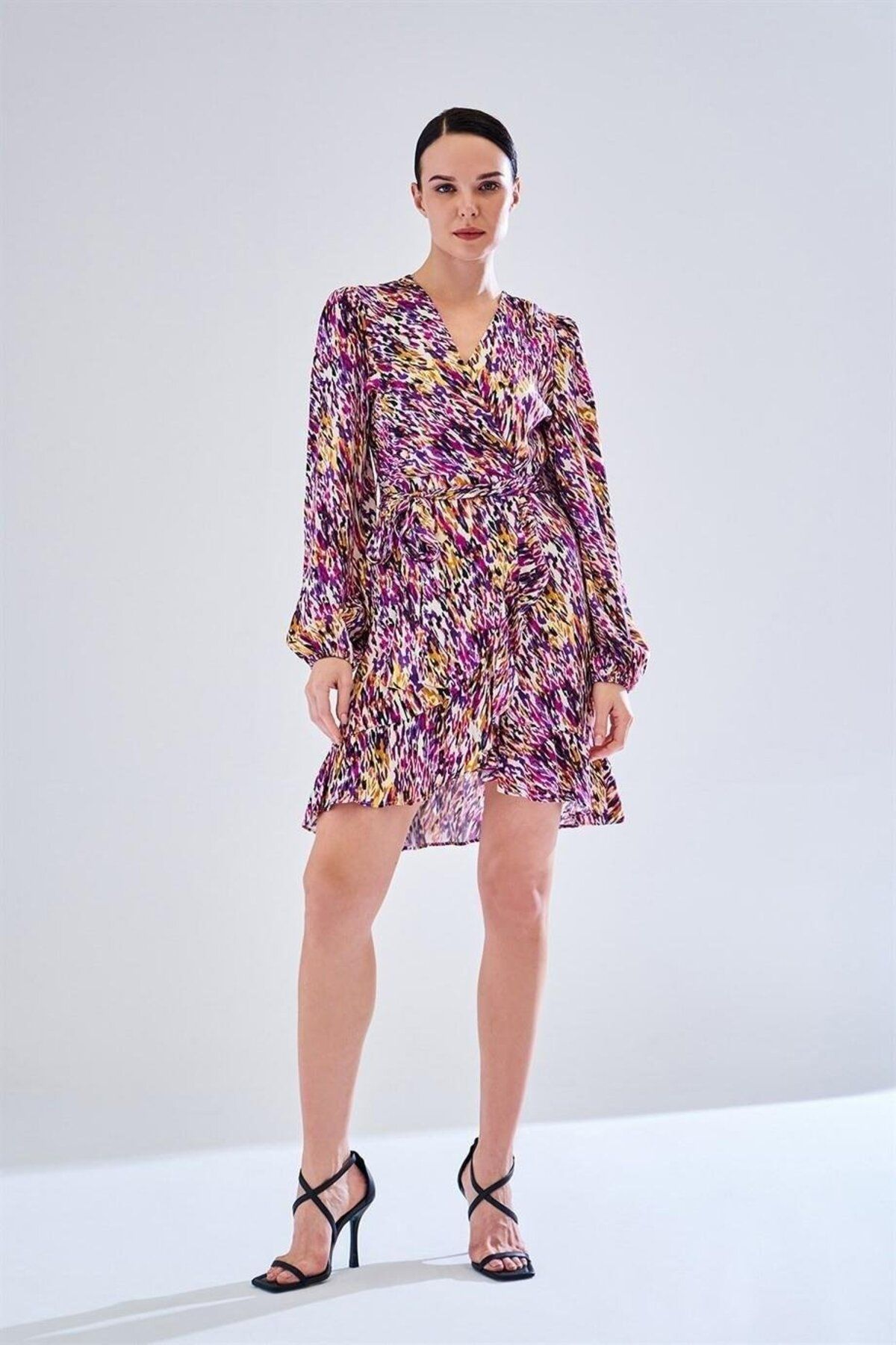 Batik Fuşya Desenli Fırfırlı Mini Elbise