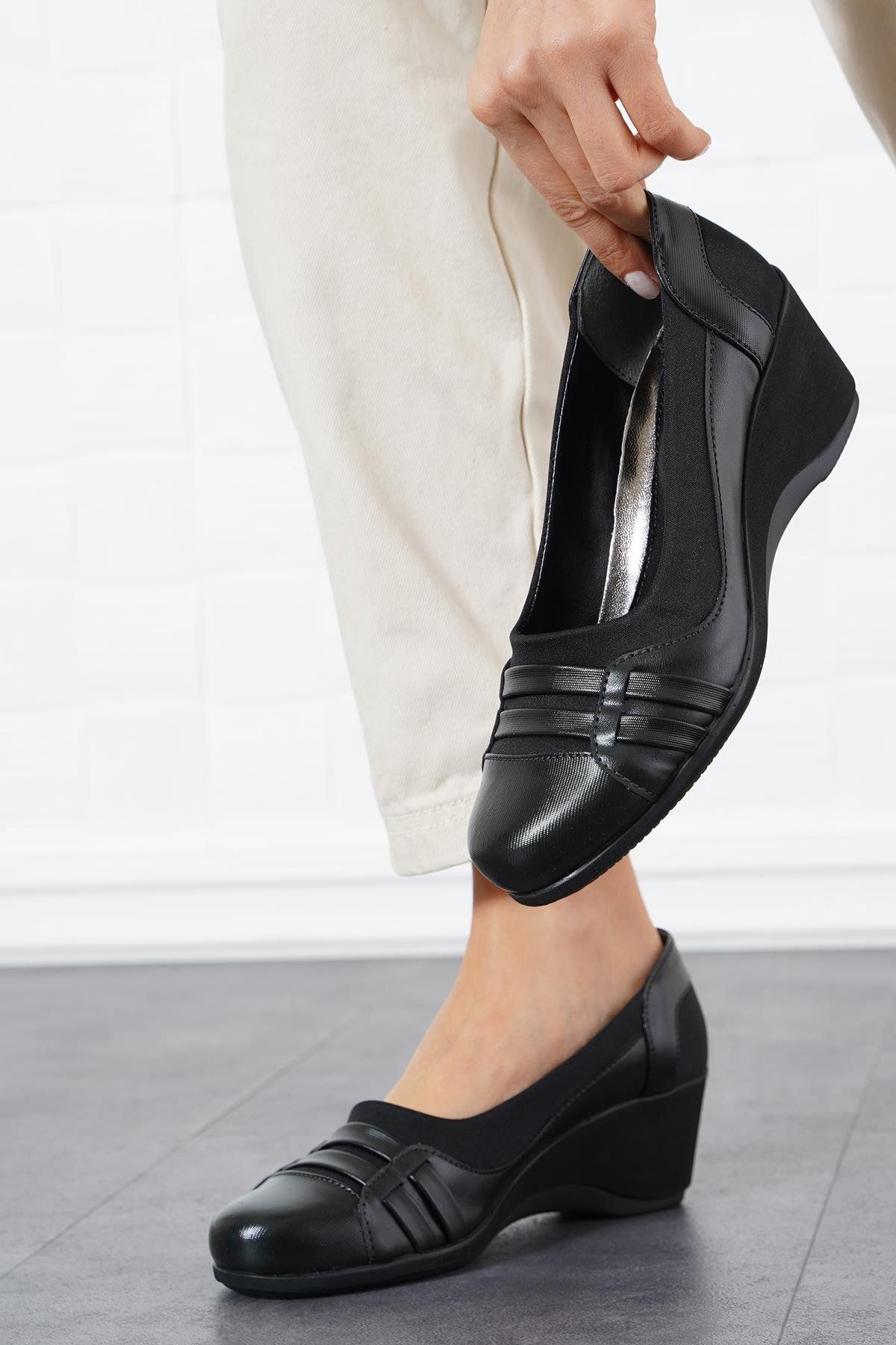 Moda Pie Celeste Çift Kuşak Kadın Dolgu Topuklu Ayakkabı Siyah Çizgili