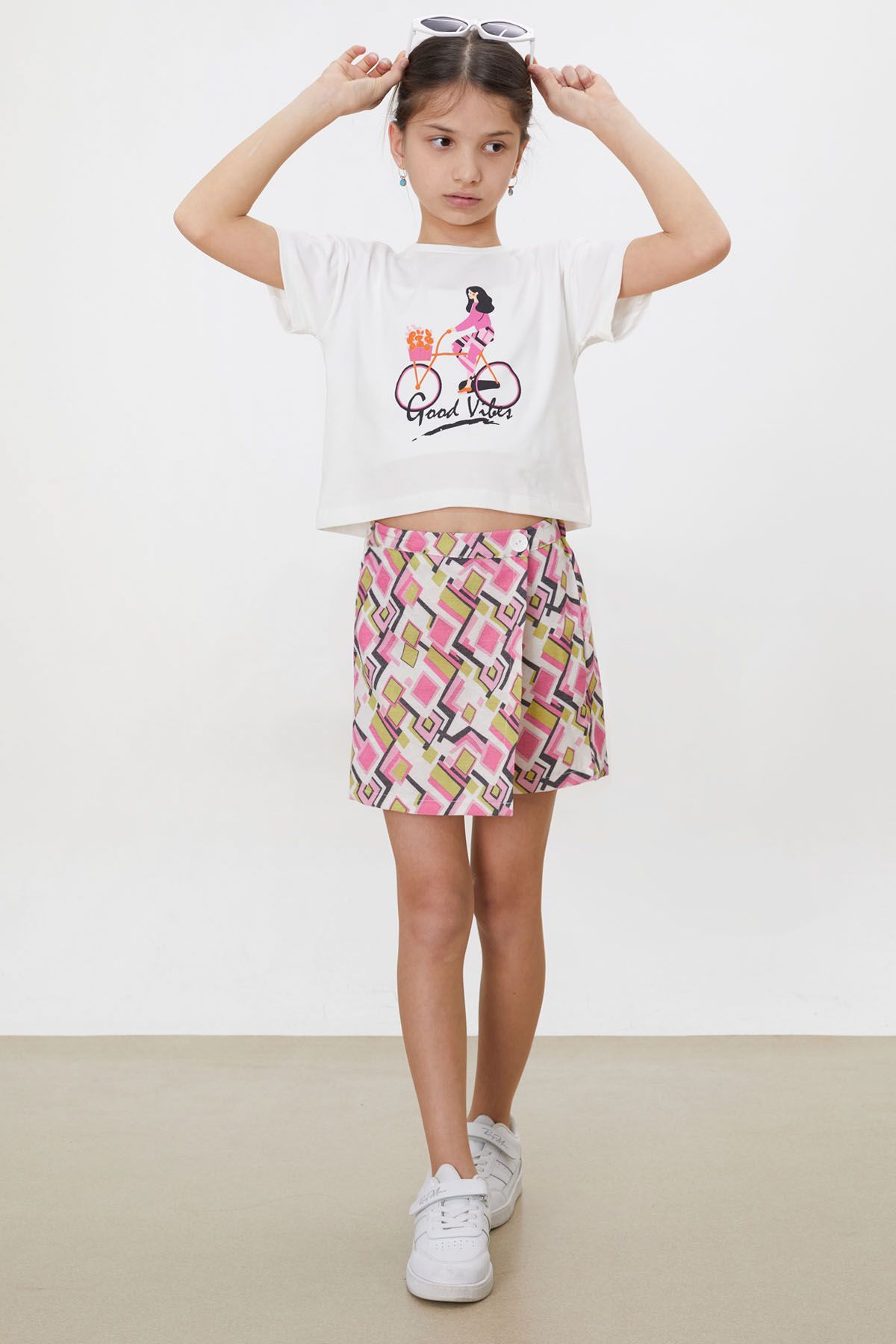 Cansın Mini Pembe Desenli Şort Etekli Tişörtlü Kız Çocuk Takım 18474