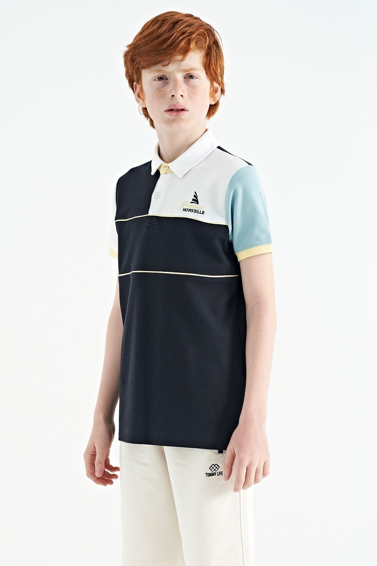 TOMMY LIFE Lacivert Renk Bloklu Nakış Yazı Detaylı Standart Kalıp Polo Yaka Erkek Çocuk T-shirt - 11109