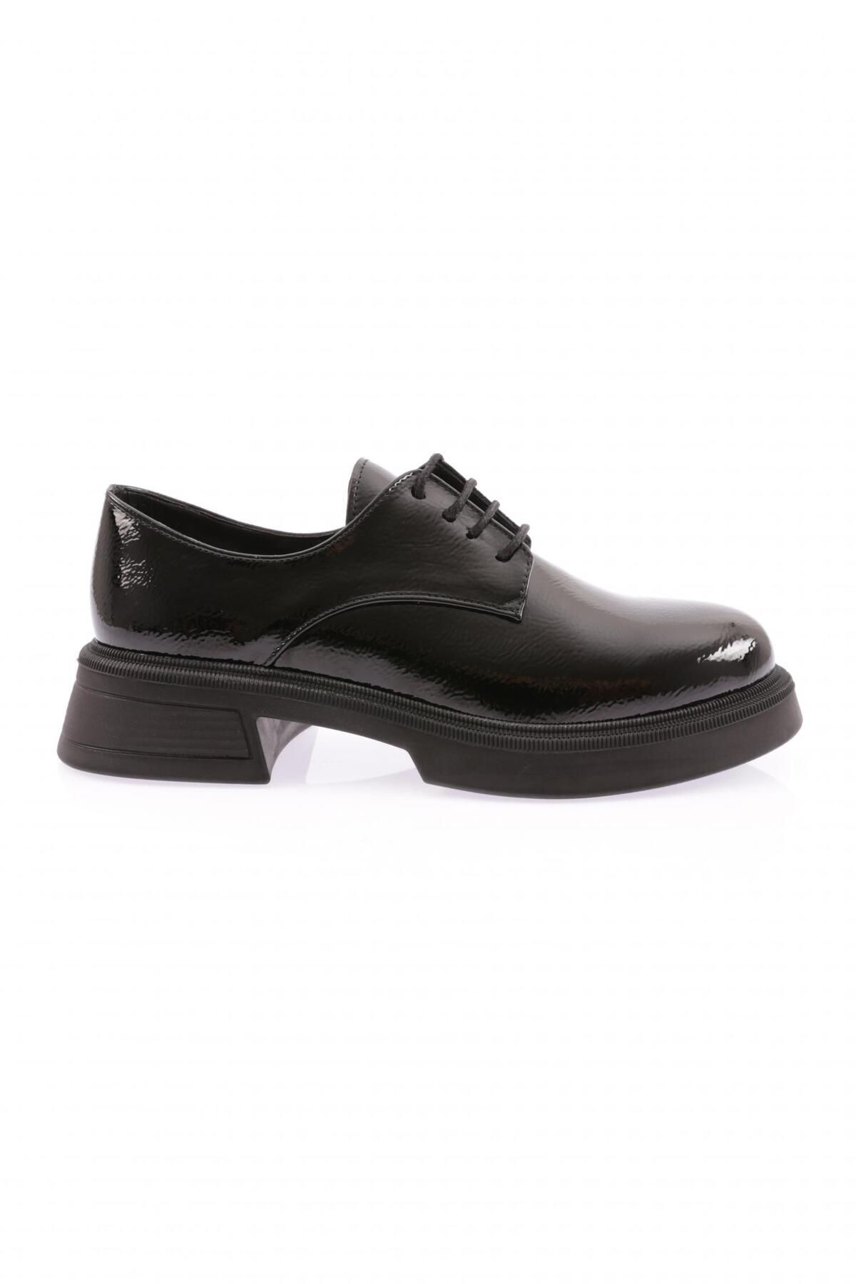 Dgn 1003-22k Kadın Bağcıklı Oxford Ayakkabı Siyah Kırışık