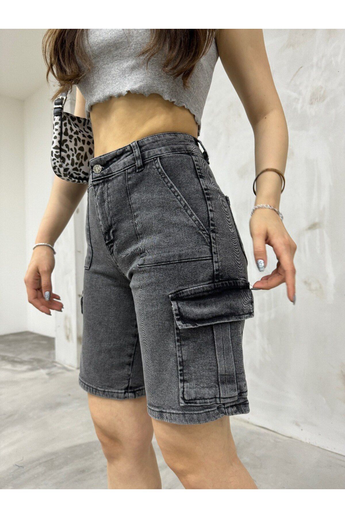 BİKELİFE Kadın Füme Kargo Cepli Yüksek Bel Esnek Bermuda Şort Jeans