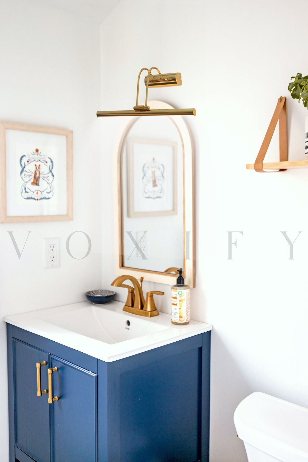 Voxify Gold Kuğu Aplik Oynar Başlıklı Beyaz Işık Şık Tasarım Dekoratif Dizayn Banyo Ayna Aydınlatma