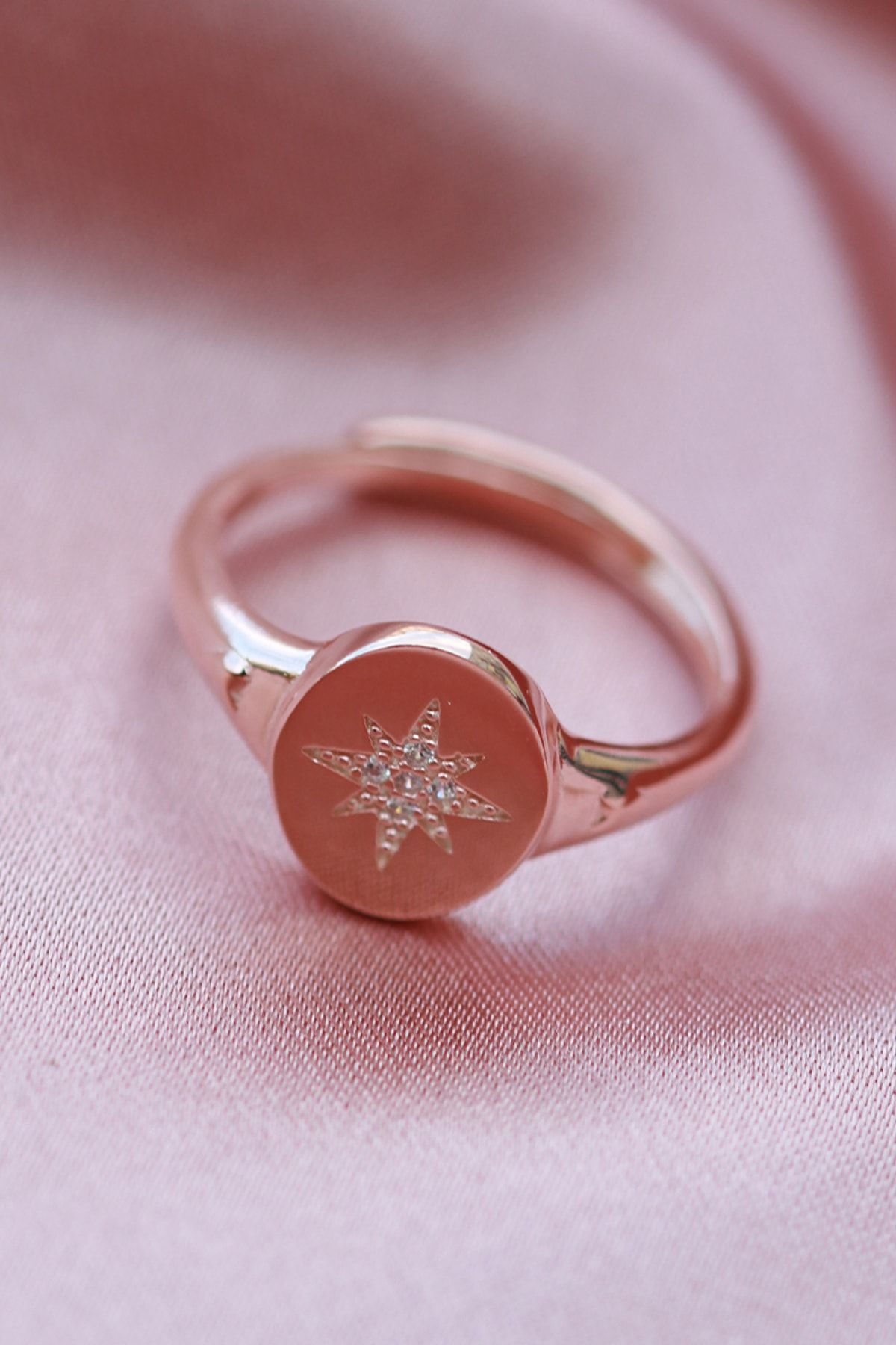 Necati Gün Kutup Yıldızı Zirkon Taşlı Rose Gold Kaplama Ayarlanabilir Gümüş Eklem Yüzüğü