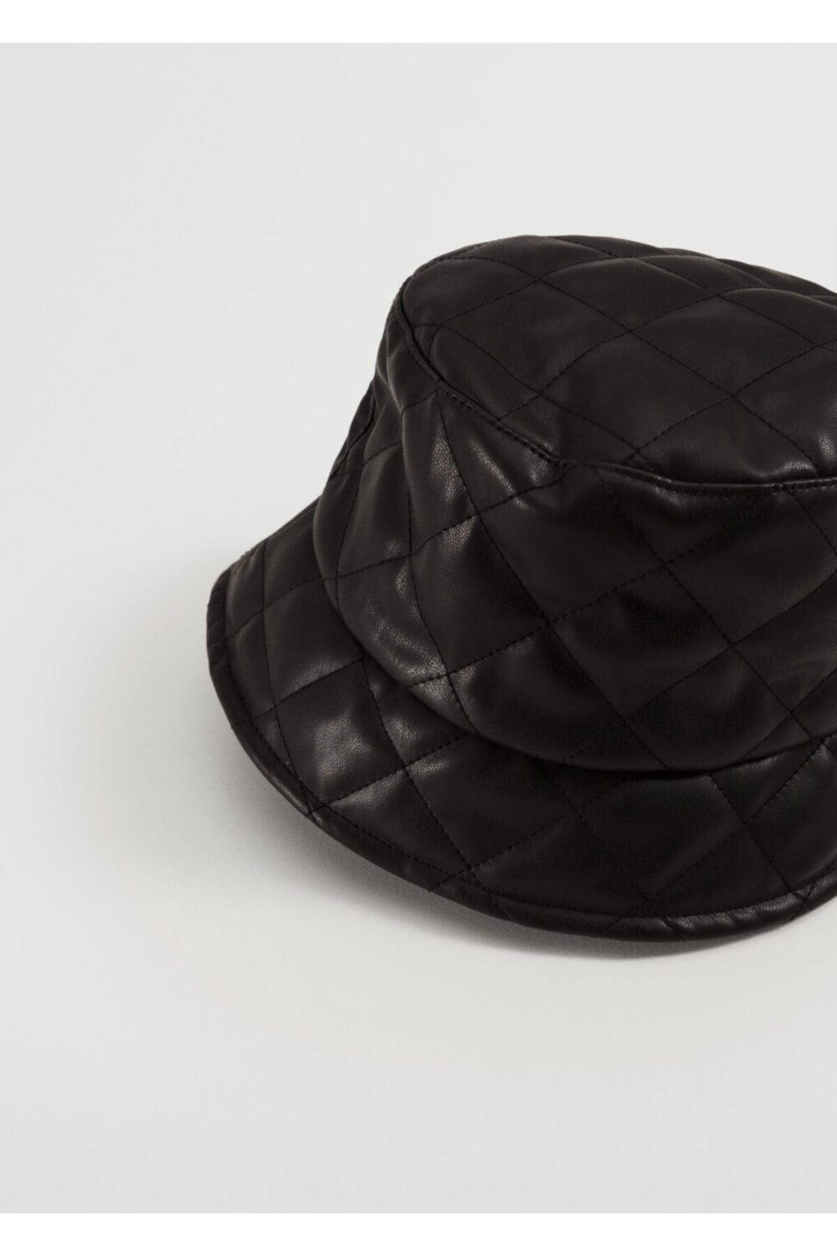 MANGO Kadın Siyah Deri Görünümlü Bucket Şapka