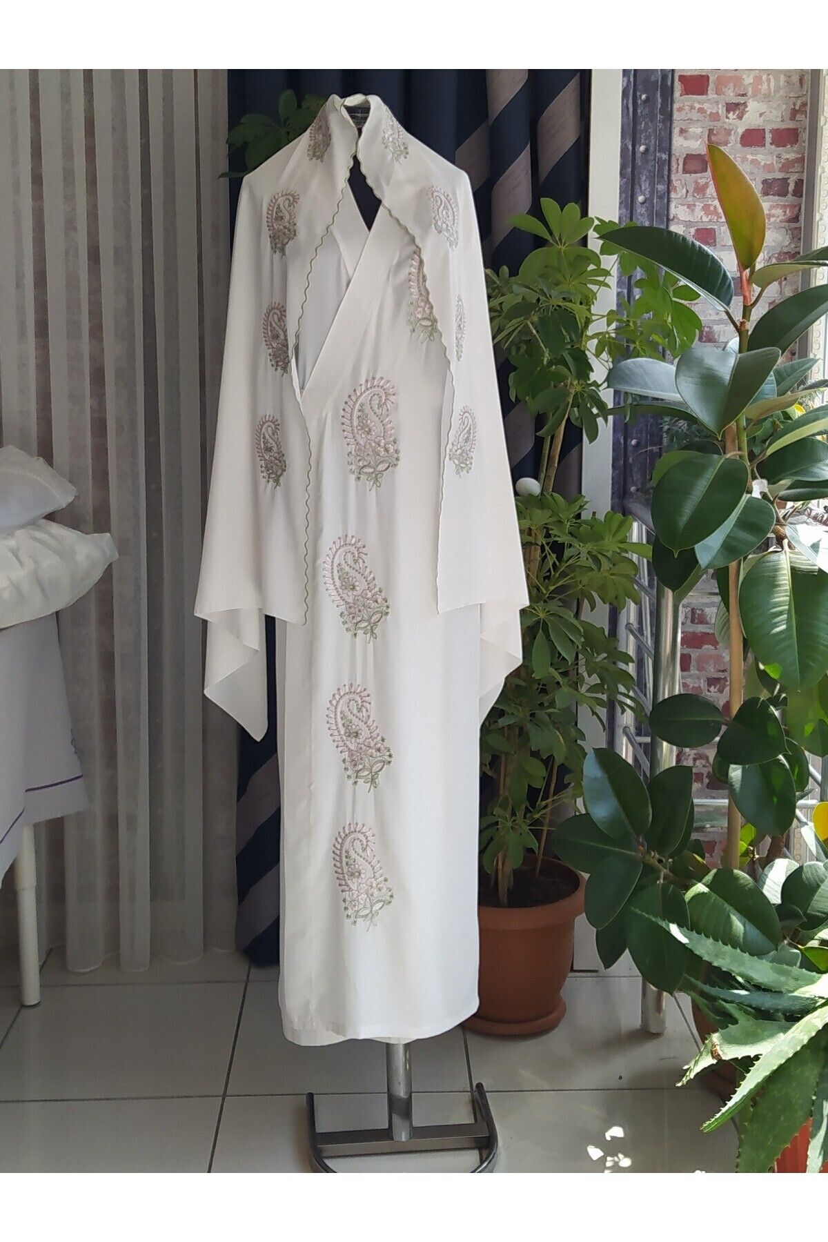 Misue Handmade Medine İpeği Nakışlı Bağlamalı Namaz Elbisesi+Şal, İpek Sabahlık, Çeyizlik Namaz Elbisesi & Sabahlık