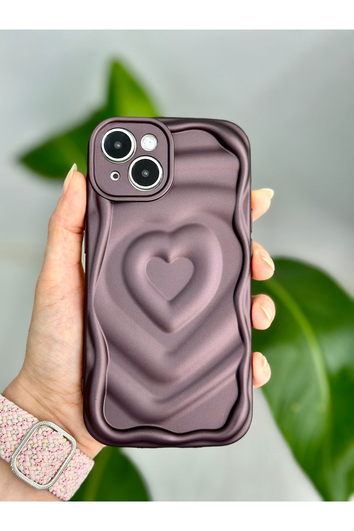 Go Aksesuar Apple Iphone 13 ve 14 Uyumlu 3D Mat Kabartma Kalp Desenli Kamera Korumalı Silikon Kılıf