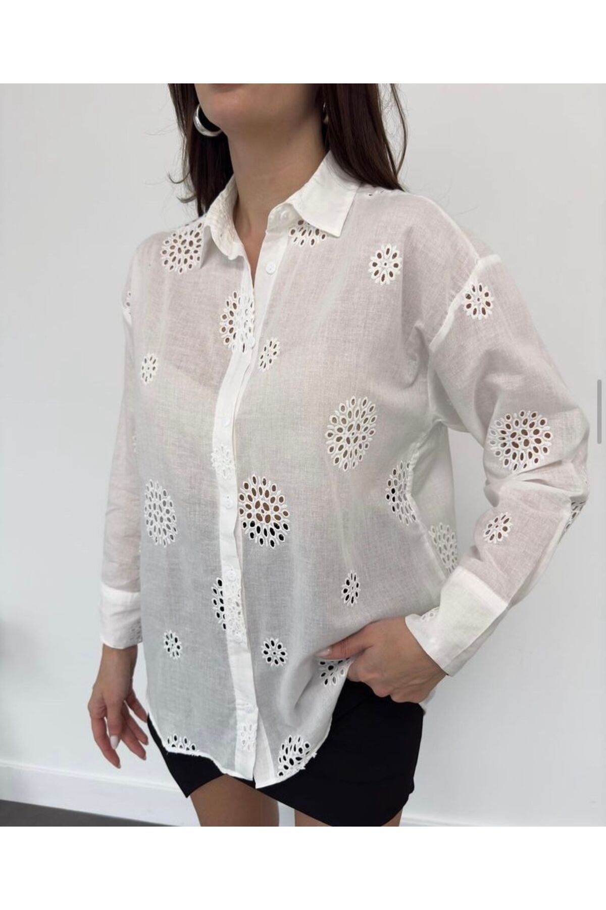 Marka Giyim Nakış İşlemeli Fisto Detay Gömlek Beyaz