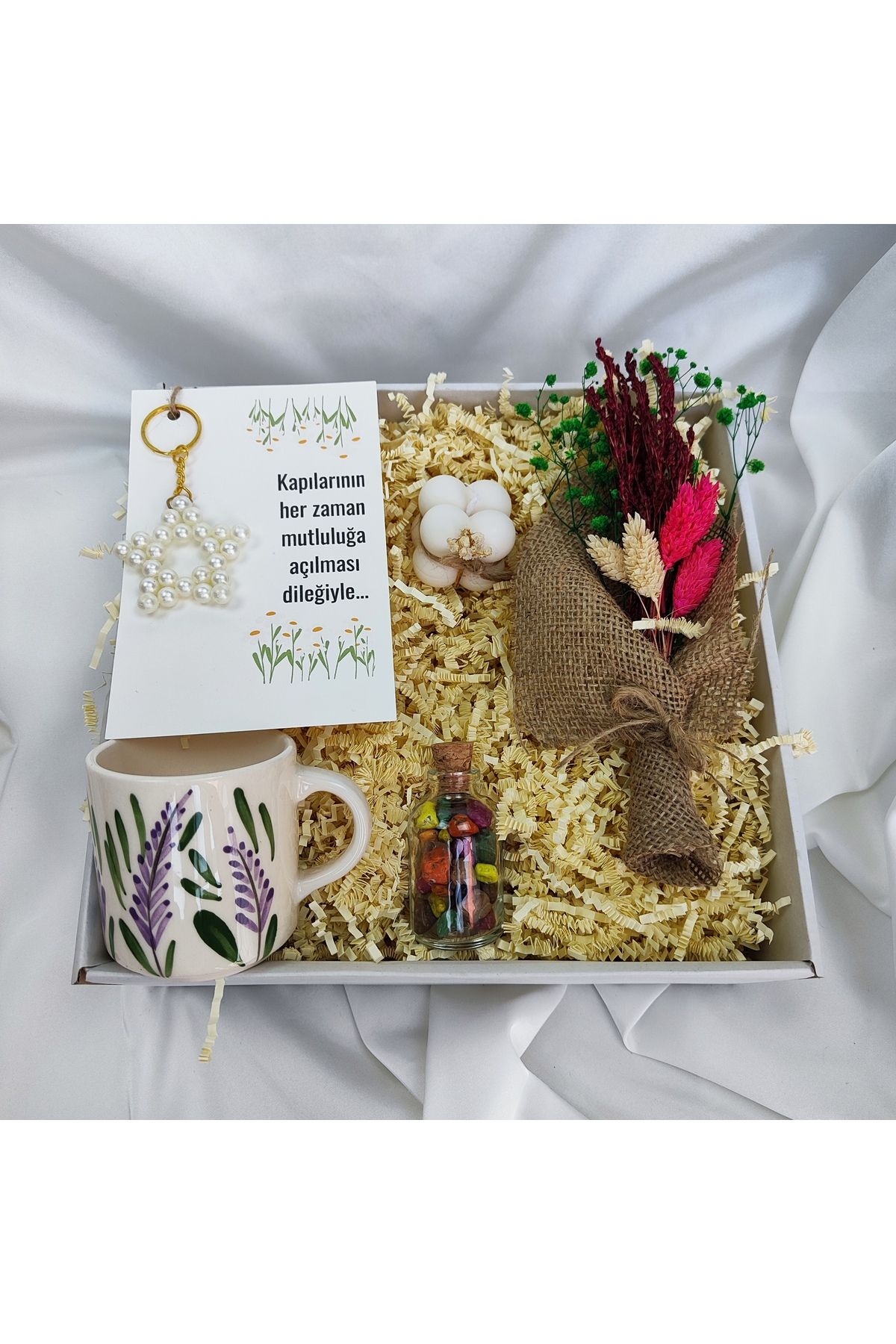 sihirli kutular Seramik Fincan ,Bubble Mum,Yıldız Anahtarlık,Çakıltası Çikolata,Kuru Çiçek Buketi Hediye Seti