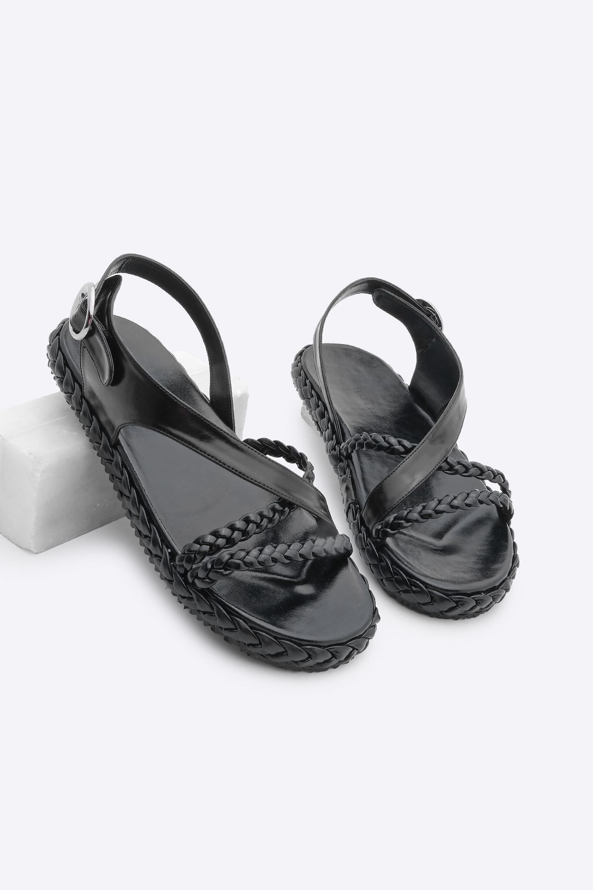 Marjin Kadın Örgü Desenli Atkılı Günlük Sandalet Mandera Siyah