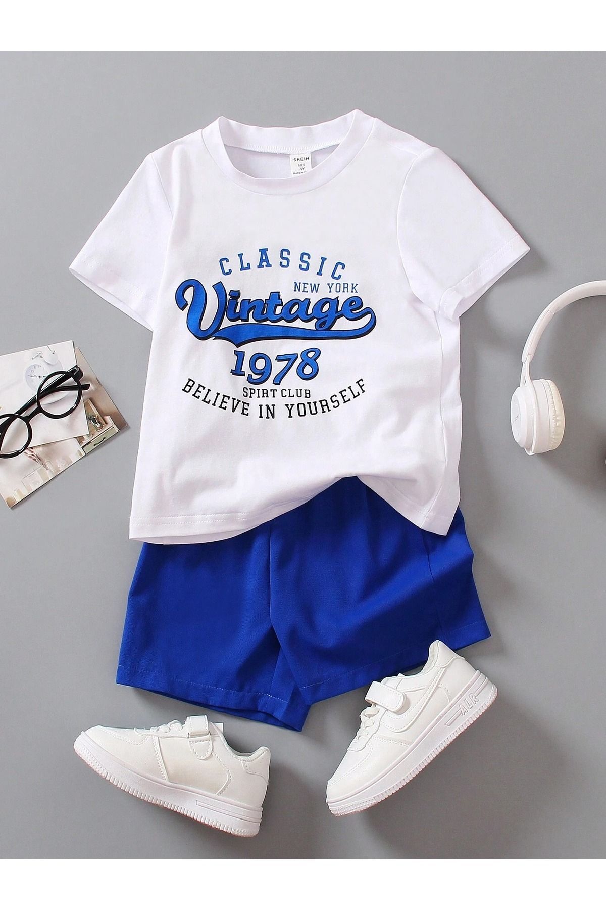 CLAYES Vintage Baskılı Pamuklu Çocuk Saks Mavi Şort Beyaz T-shirt Takım - Çocuk Yazlık Bisiklet Yaka