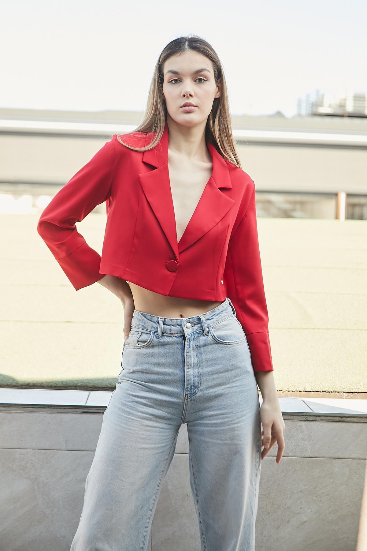 Jument Kadın Kruvaze Anvelop Hafif Likralı Kumaş Crop Kısa Blazer Ceket-Kırmızı