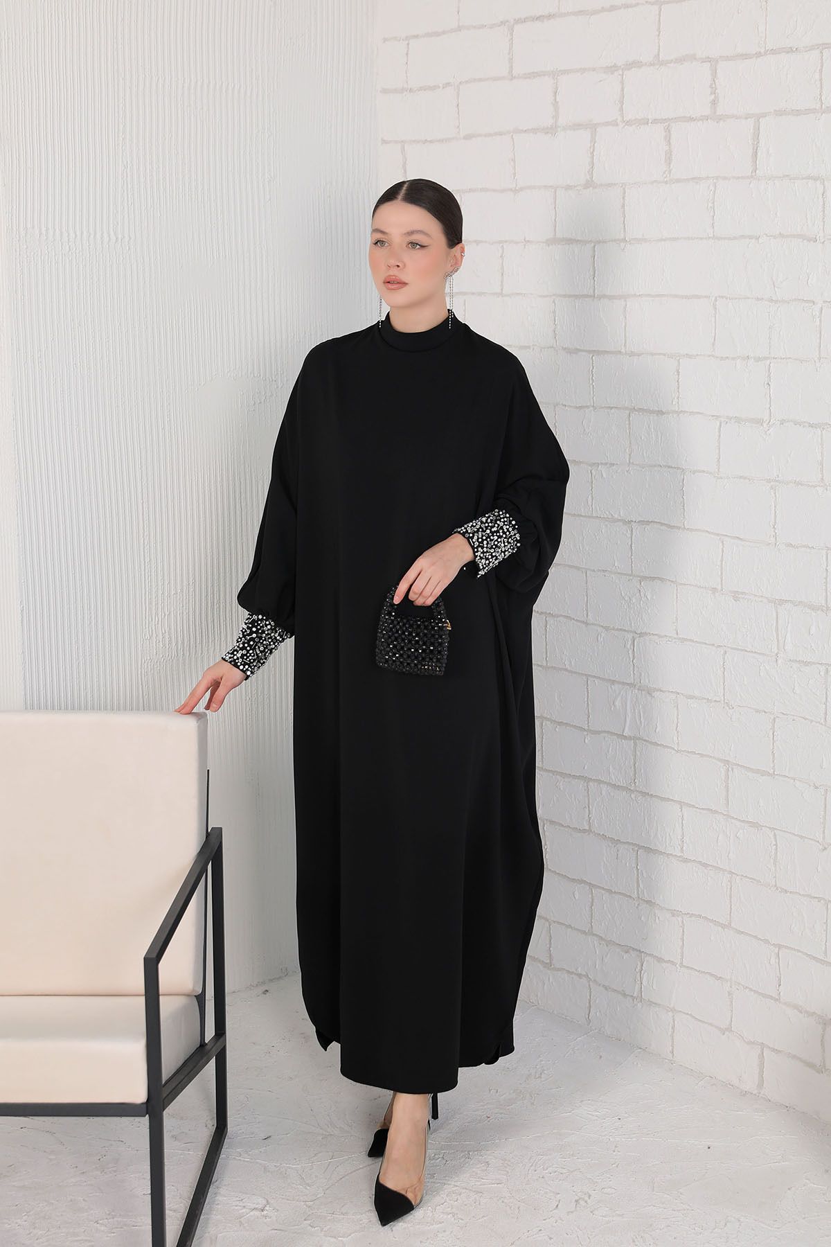 Melike Tatar SİYAH Kolu Taşlı İşlemeli Elbise 32-2053