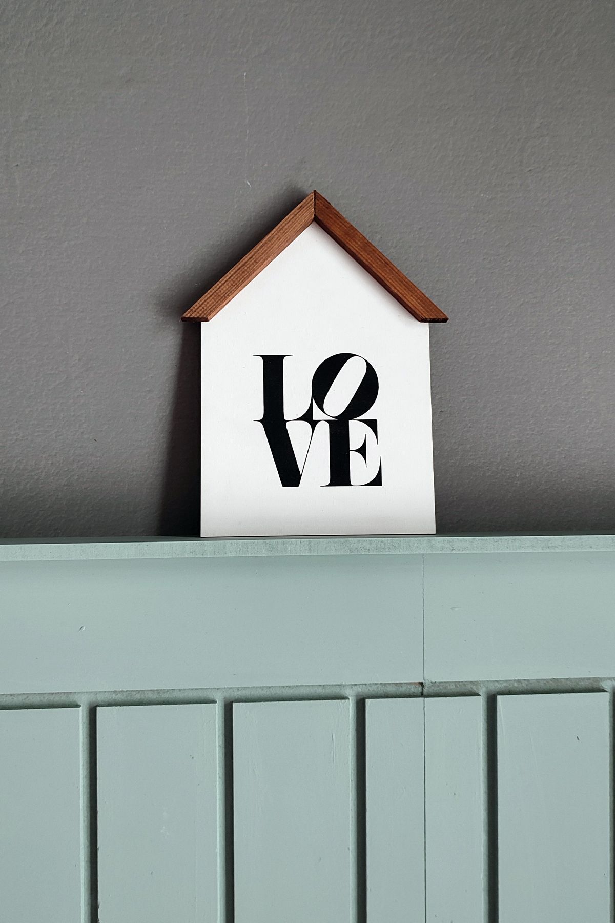 Wooden Factory Evinizin Her Köşesinde Kullanabileceğiniz Şahane Dekoratif Ev Şeklinde Tablo, Tekli, Love
