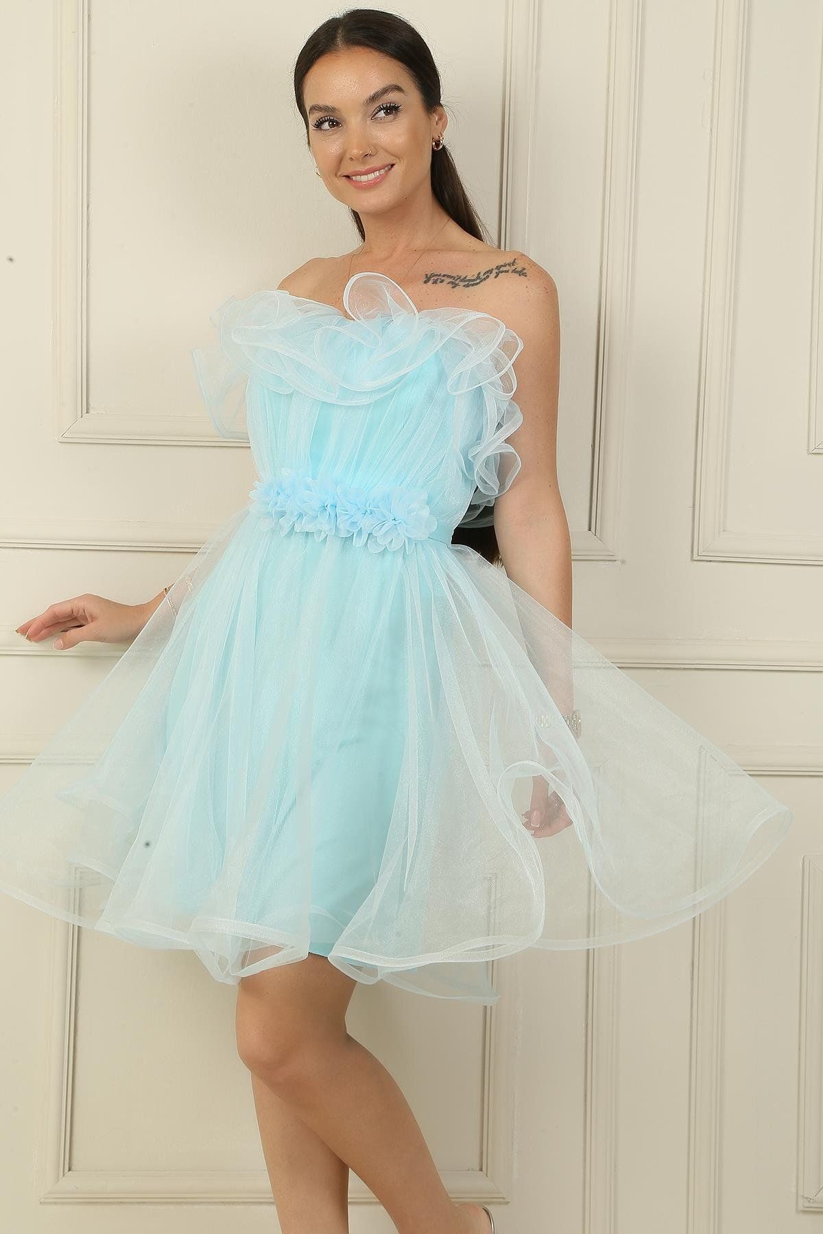 By Saygı Straplez Farbalı Beli Çiçekli Astarlı Kısa Prenses Tül Elbise