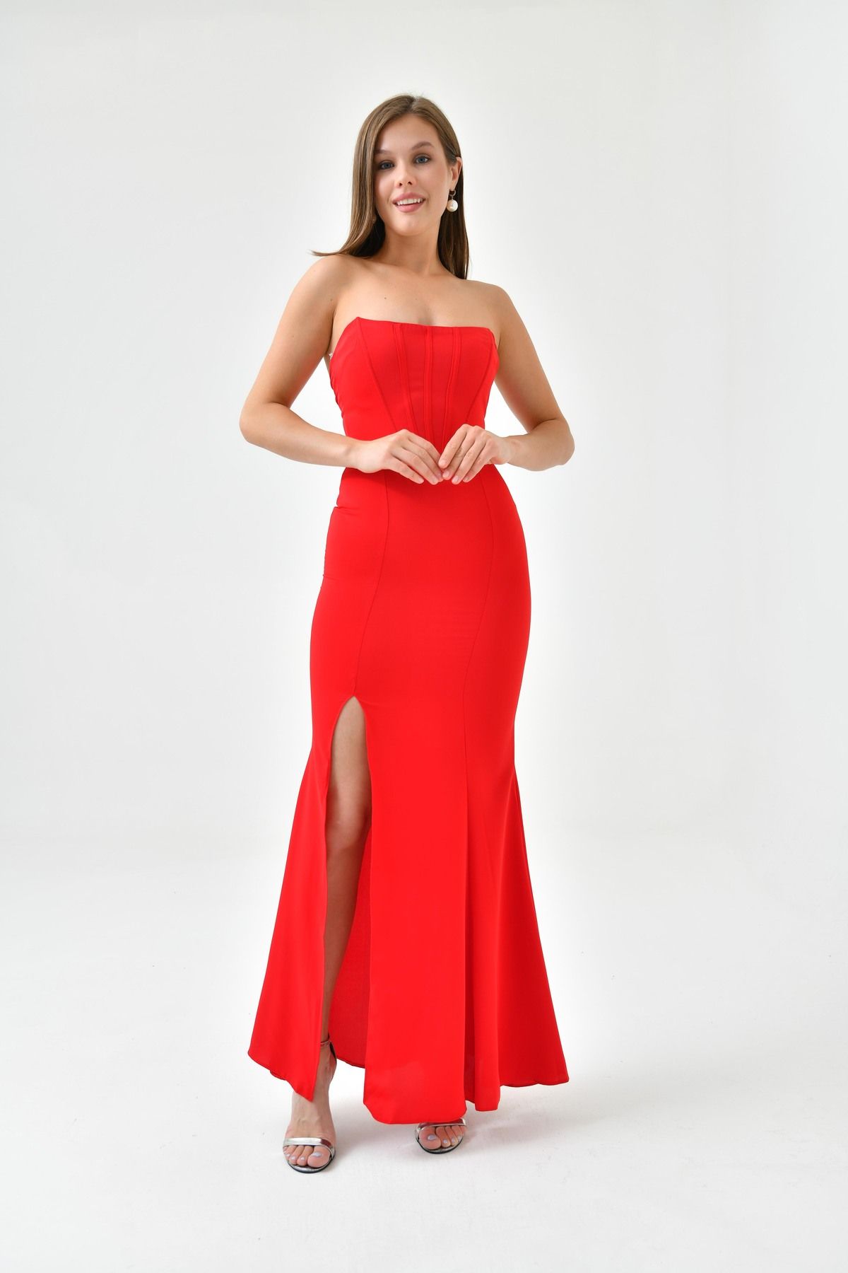 lovebox Kadın Straplez Yaka Korseli Tasarım Yırtmaç Detaylı Kırmızı Maxi Abiye Elbise 167