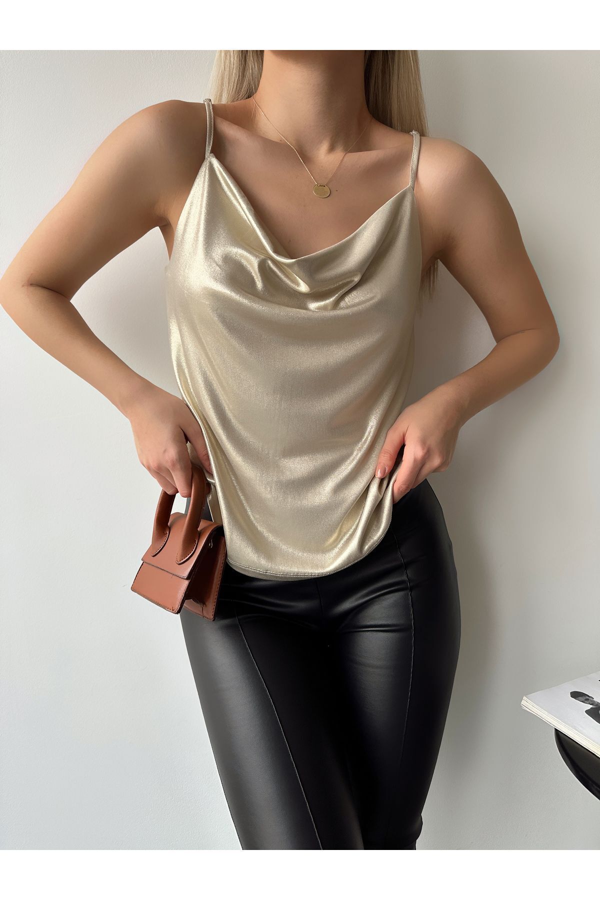 LoomTex Kadın Gold Ip Askılı Degaje Yaka Şık Bluz