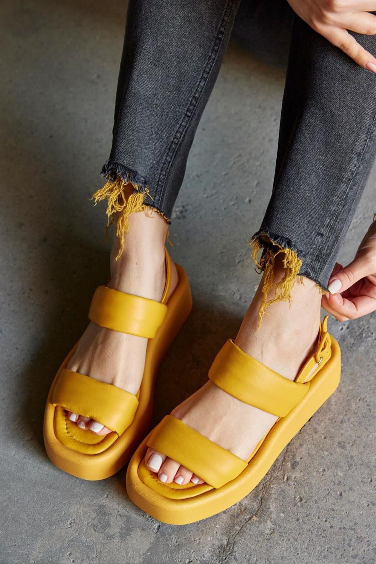NILUFARR Polina Sarı Hakiki Deri Kalın Tabanlı Kadın Sandalet