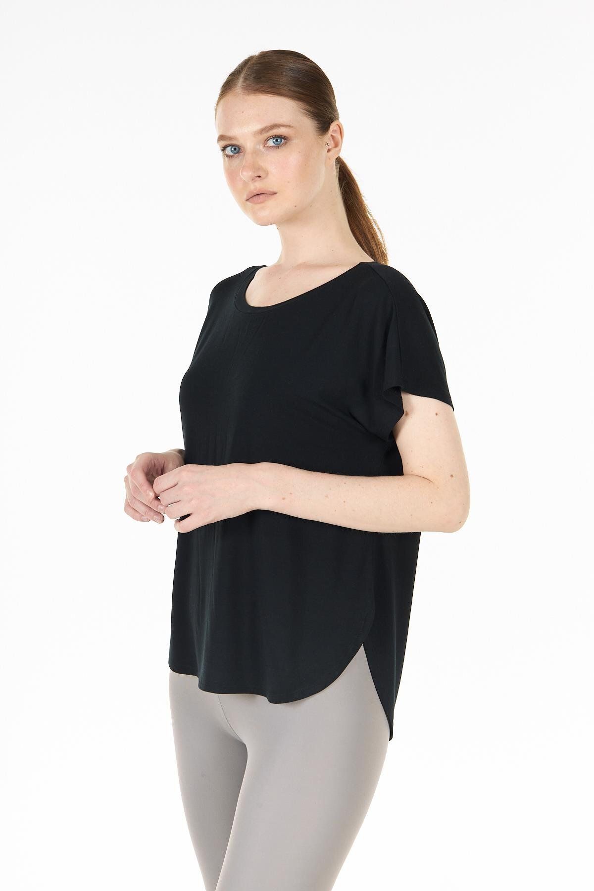 Chandraswear Siyah Yırtmaç Detaylı Rahat Kalıp Modal T-shirt - Dora